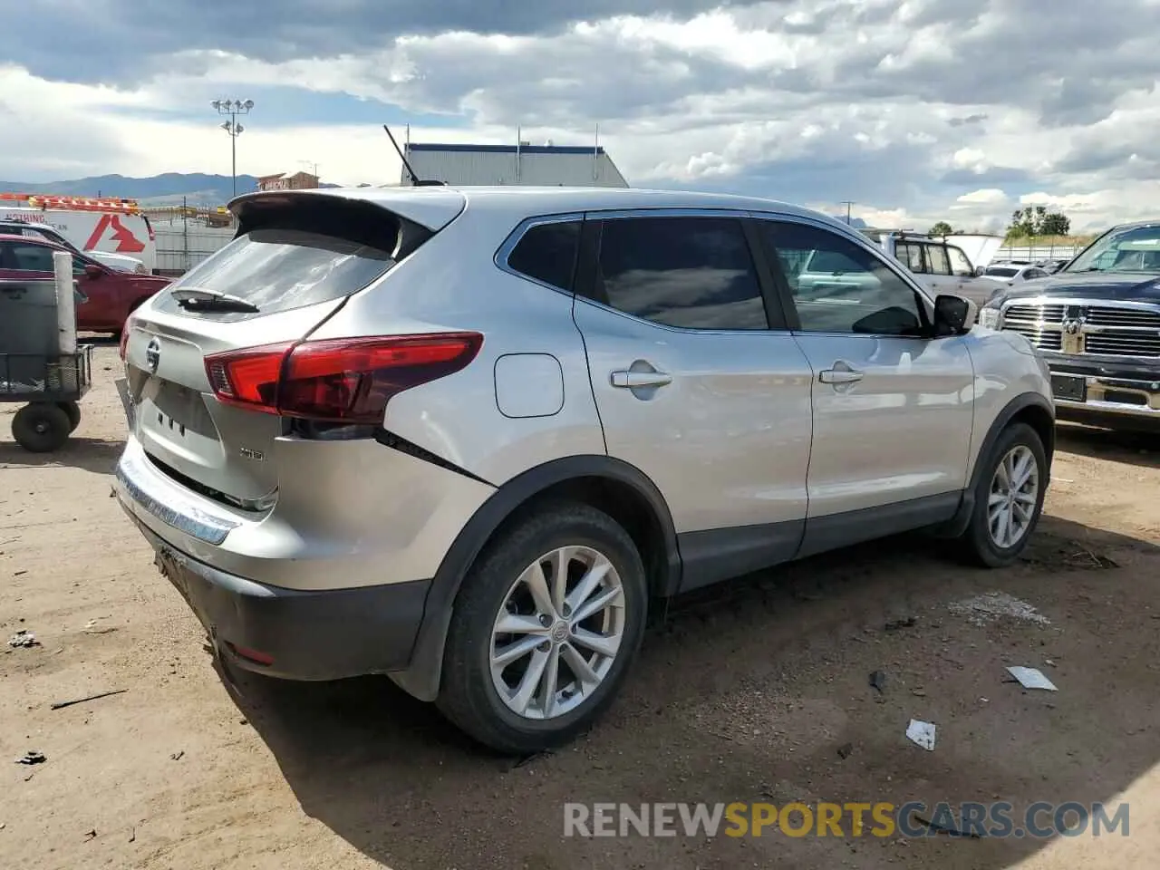 3 fotografías del automóvil dañado JN1BJ1CR6HW134979 NISSAN ROGUE 2017