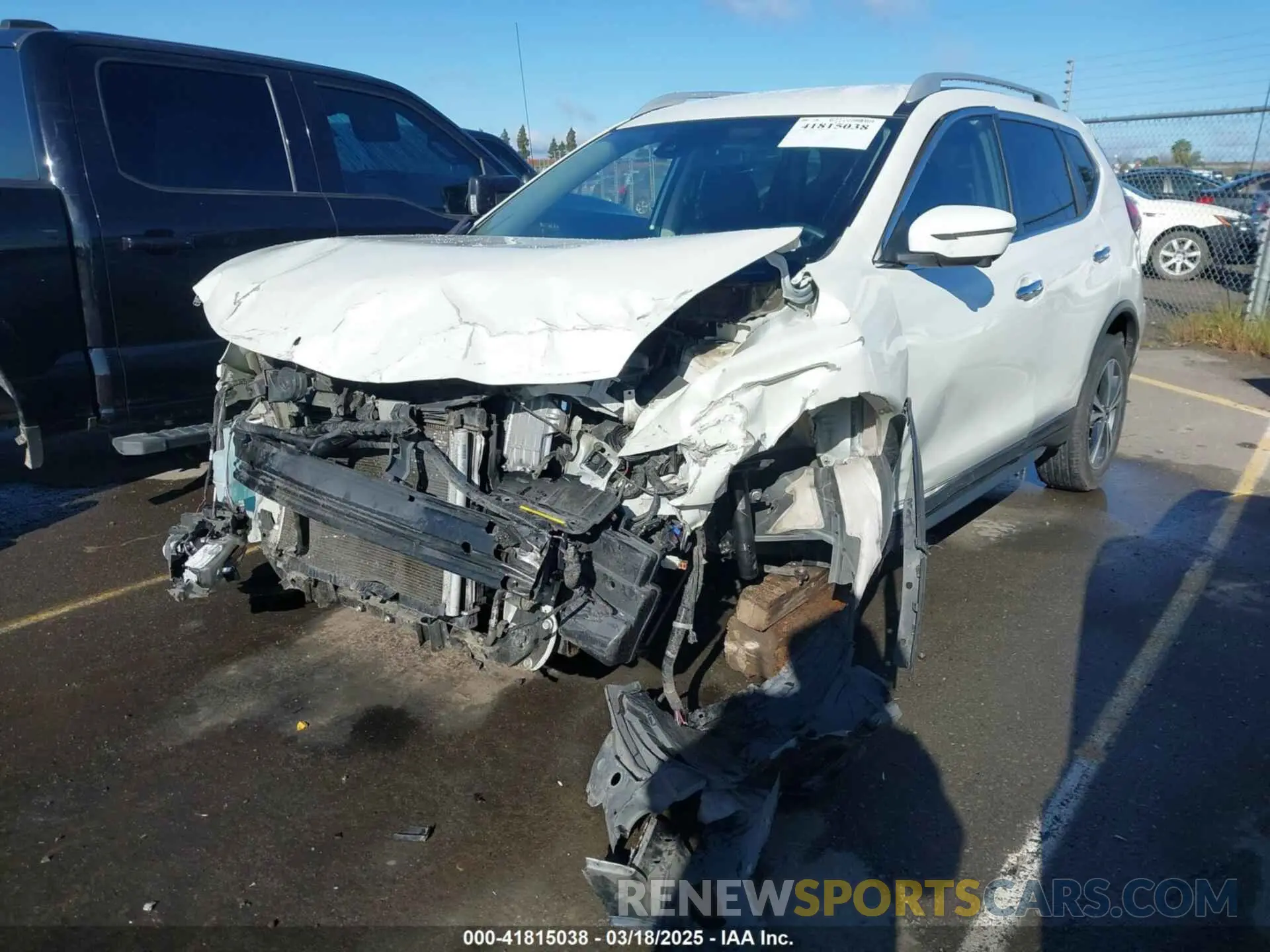 2 fotografías del automóvil dañado 5N1AT2MT3KC736441 NISSAN ROGUE 2019