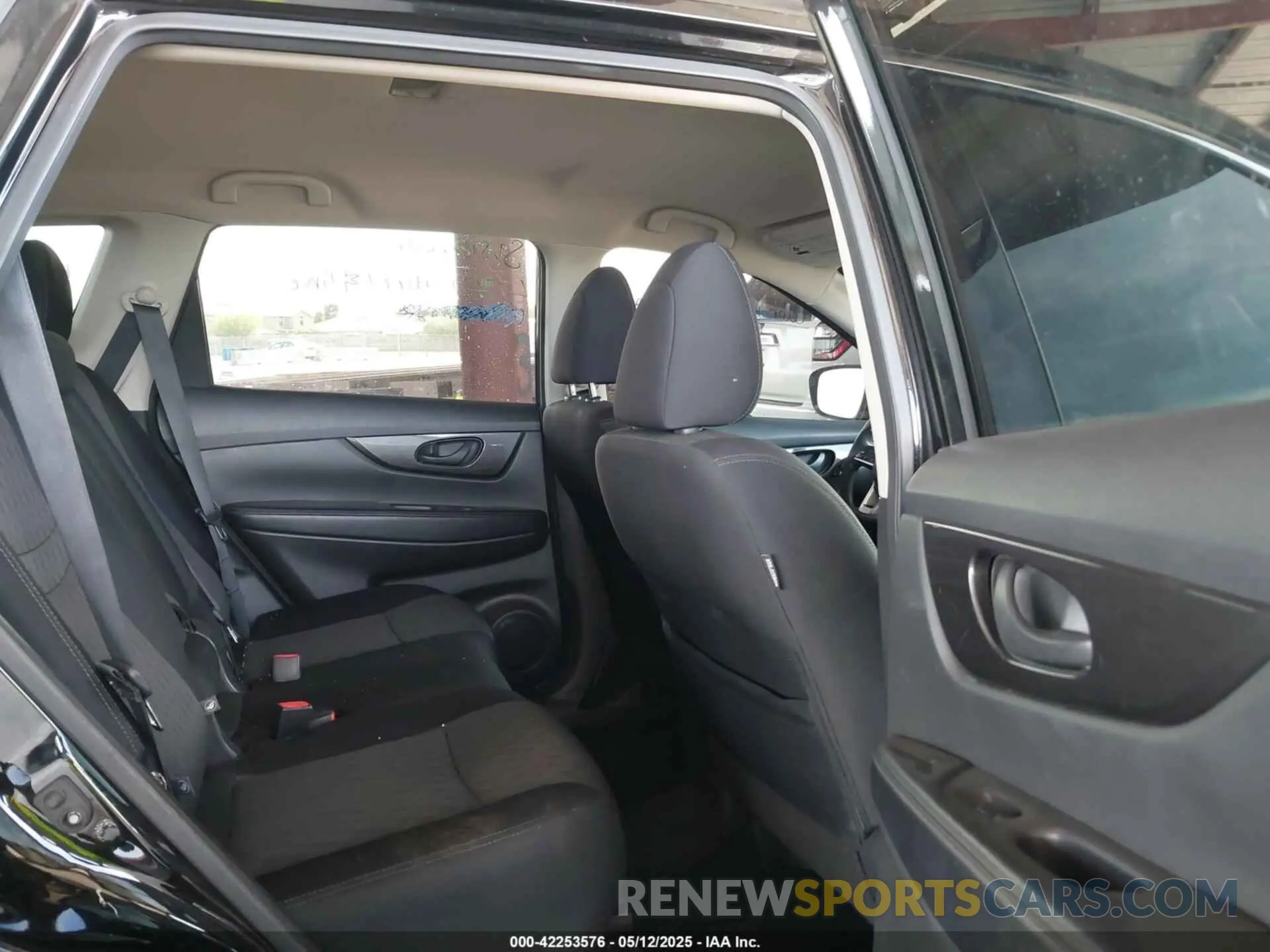 8 fotografías del automóvil dañado 5N1AT2MT3KC768693 NISSAN ROGUE 2019
