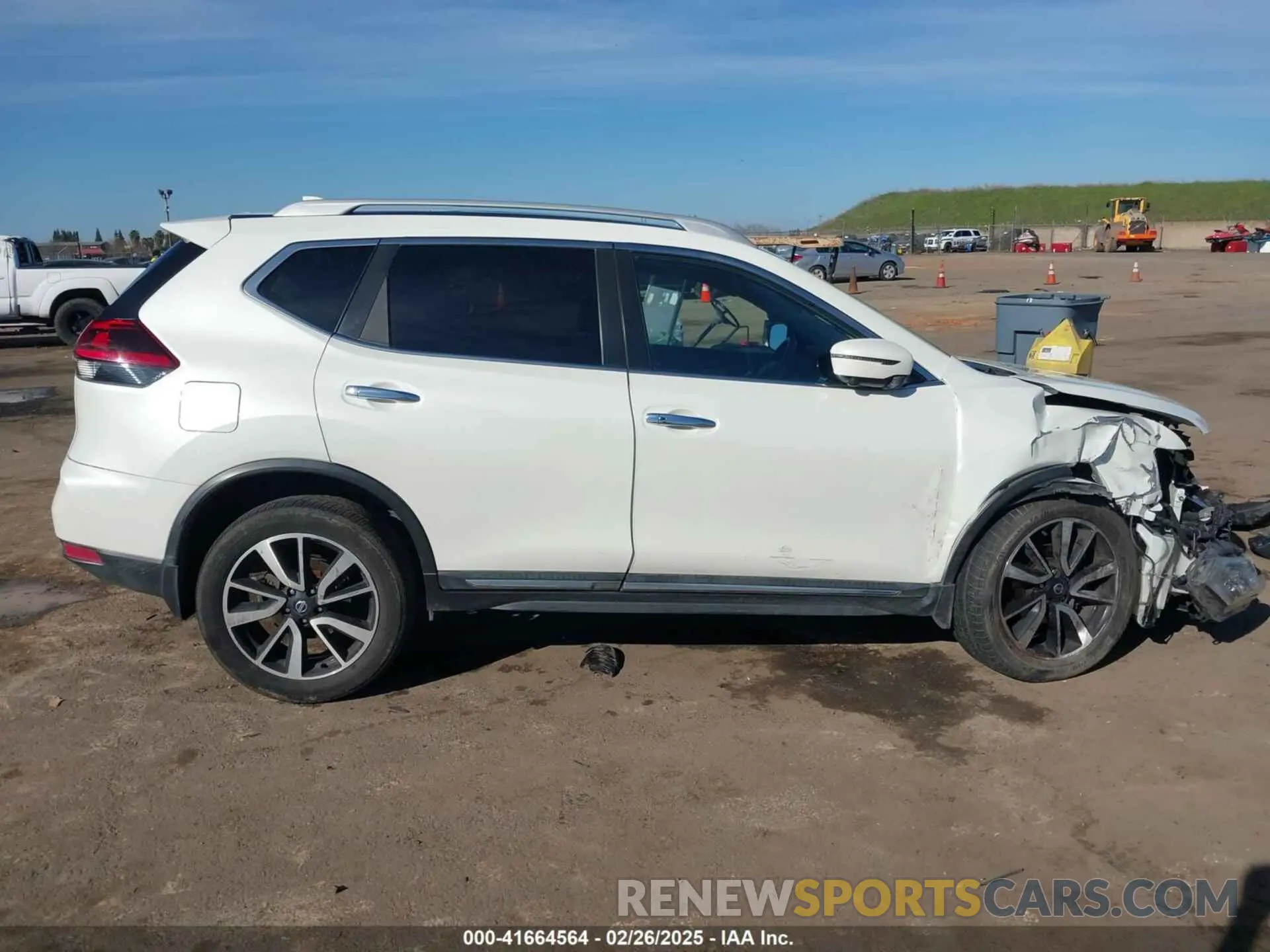 14 fotografías del automóvil dañado 5N1AT2MT3KC799152 NISSAN ROGUE 2019