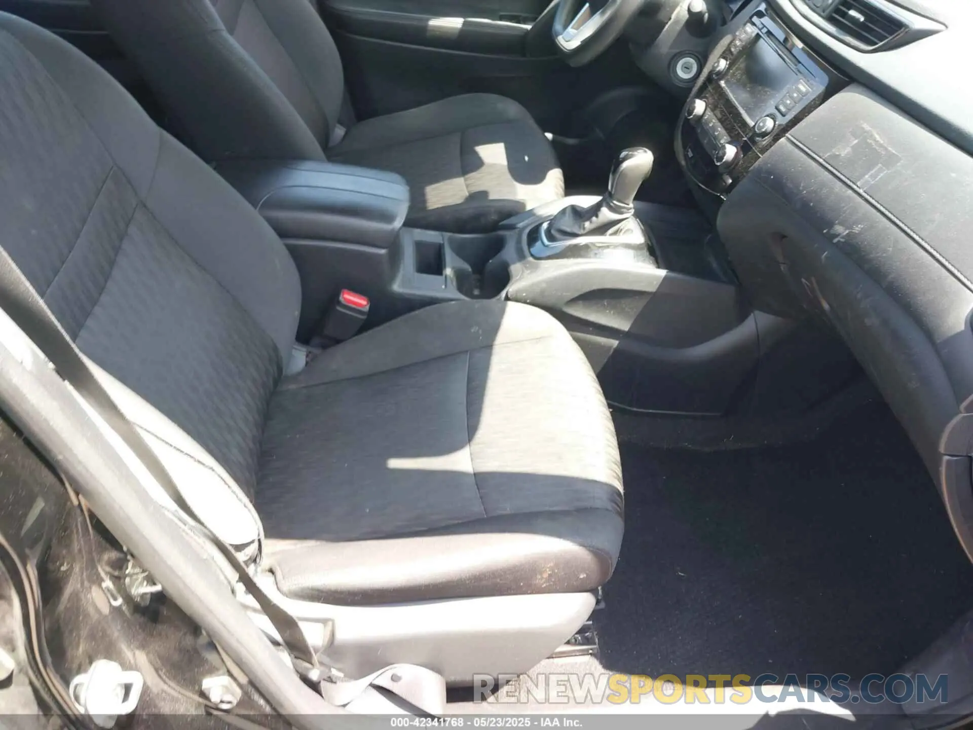 5 fotografías del automóvil dañado 5N1AT2MT4KC839870 NISSAN ROGUE 2019