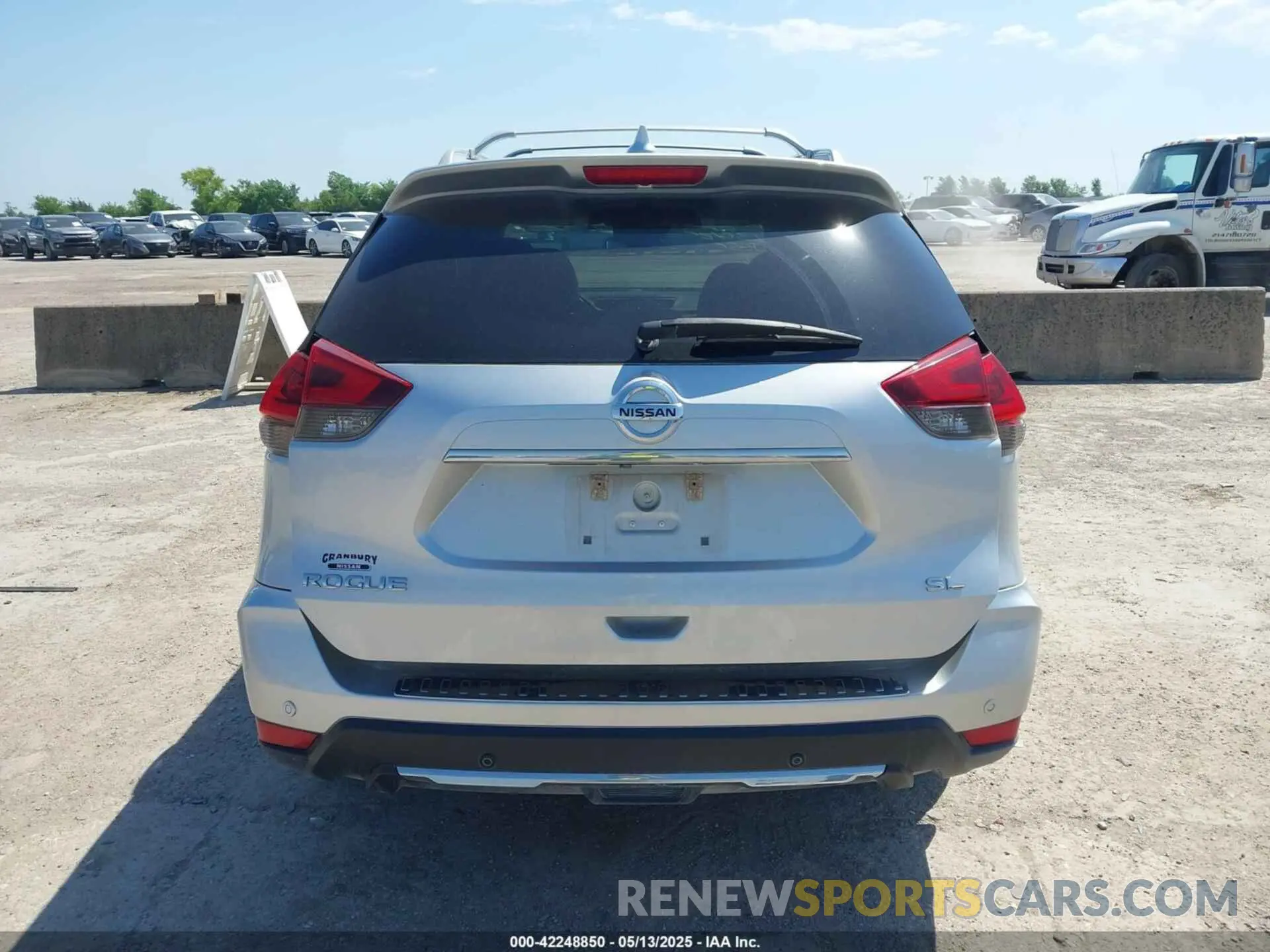 17 fotografías del automóvil dañado 5N1AT2MT7KC706102 NISSAN ROGUE 2019