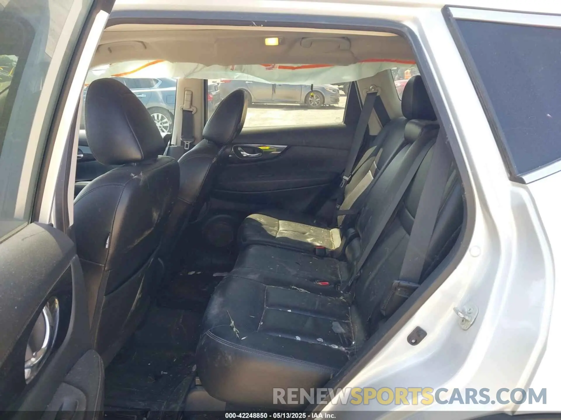 8 fotografías del automóvil dañado 5N1AT2MT7KC706102 NISSAN ROGUE 2019