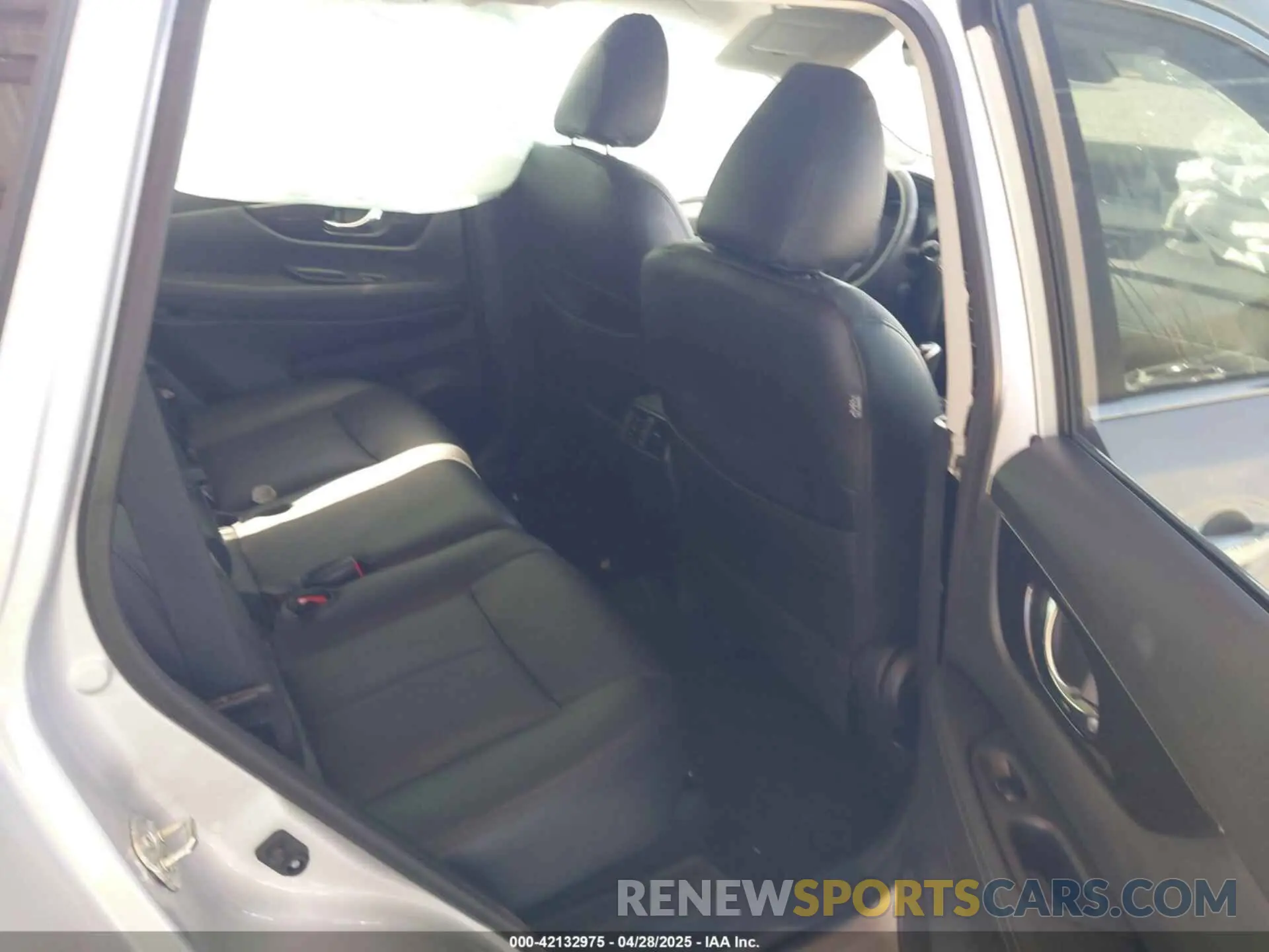 8 fotografías del automóvil dañado 5N1AT2MTXKC778816 NISSAN ROGUE 2019