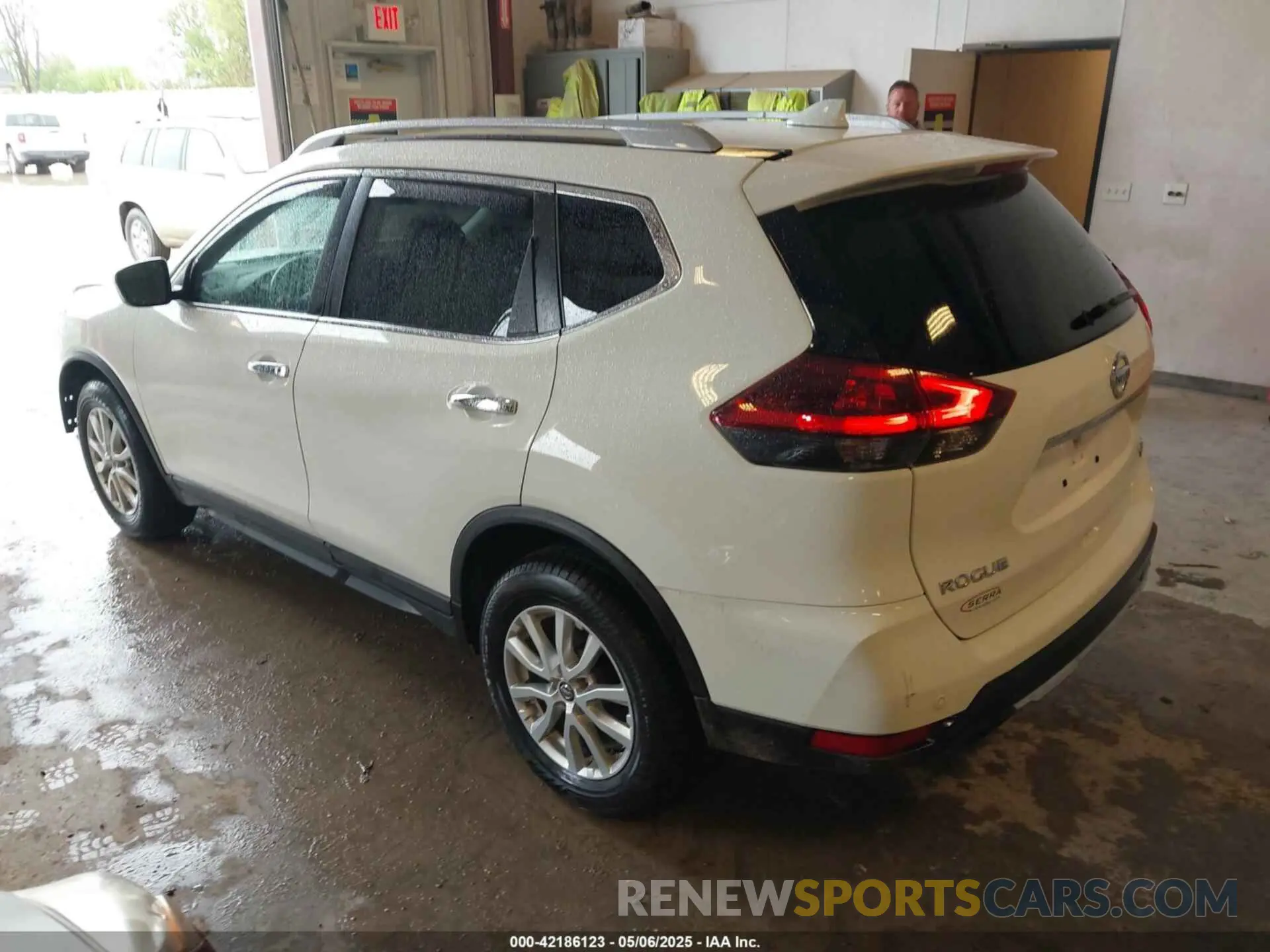 3 fotografías del automóvil dañado 5N1AT2MV0KC766109 NISSAN ROGUE 2019