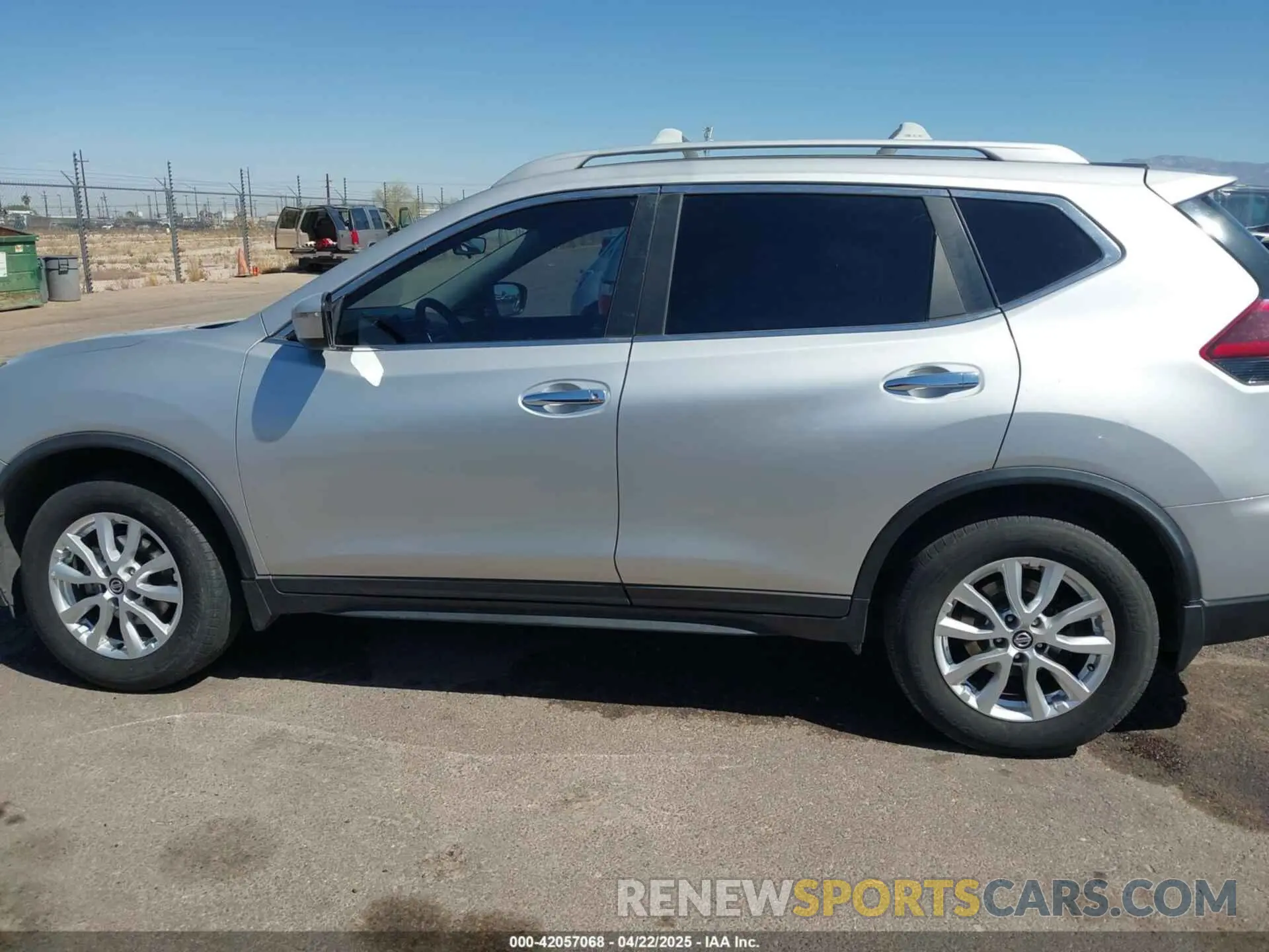 15 fotografías del automóvil dañado 5N1AT2MV2KC734049 NISSAN ROGUE 2019