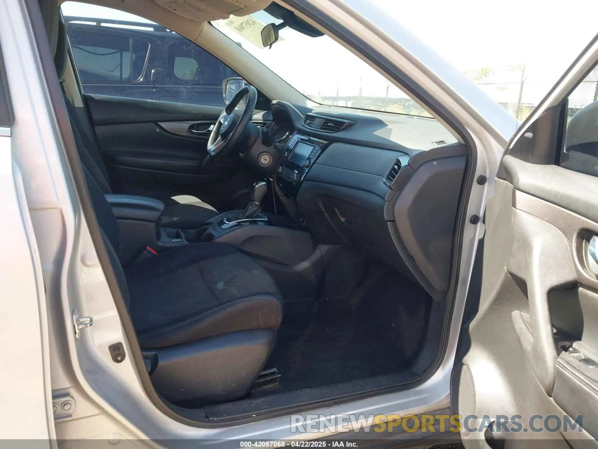 5 fotografías del automóvil dañado 5N1AT2MV2KC734049 NISSAN ROGUE 2019