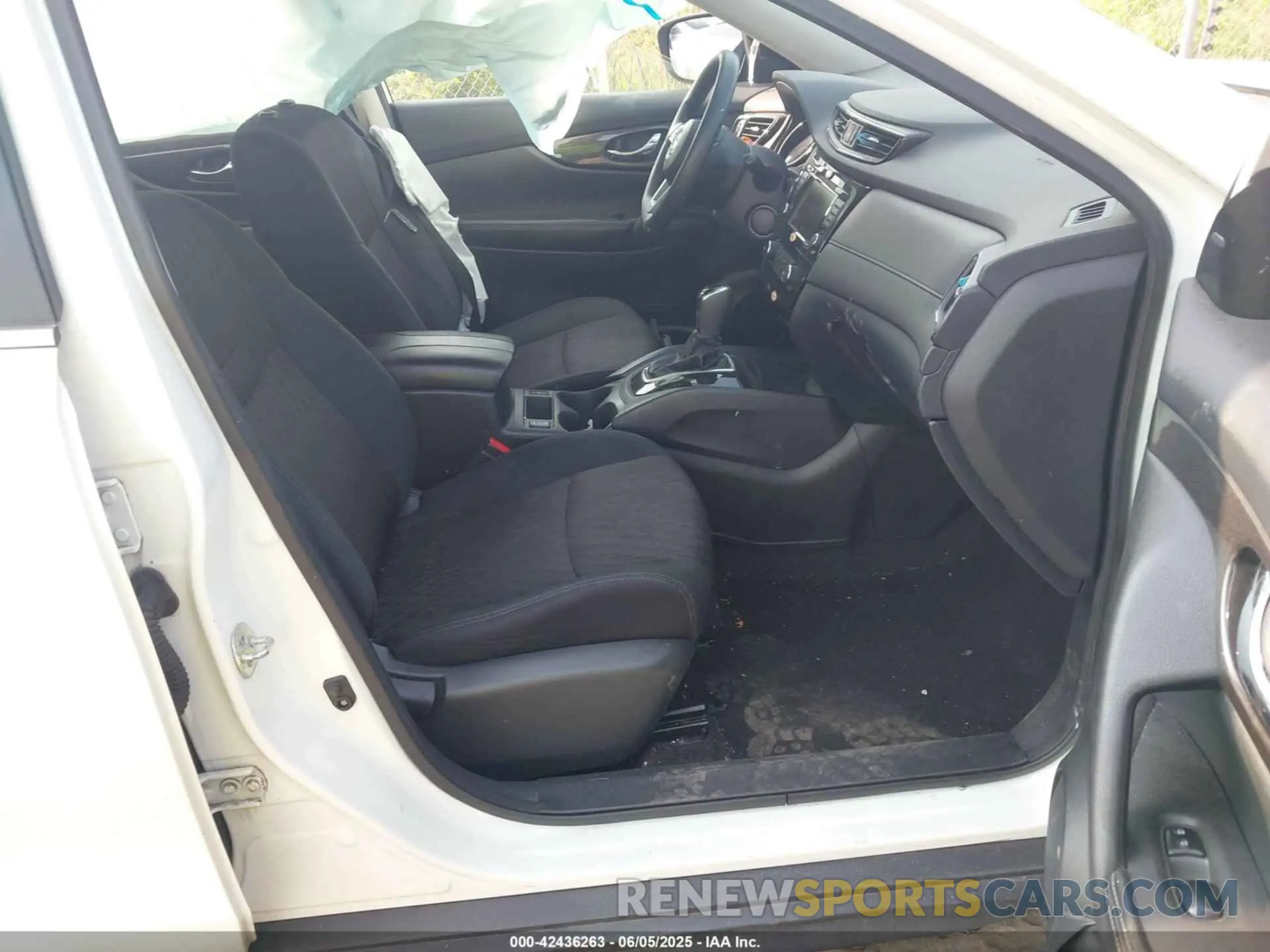 5 fotografías del automóvil dañado 5N1AT2MV6KC741263 NISSAN ROGUE 2019