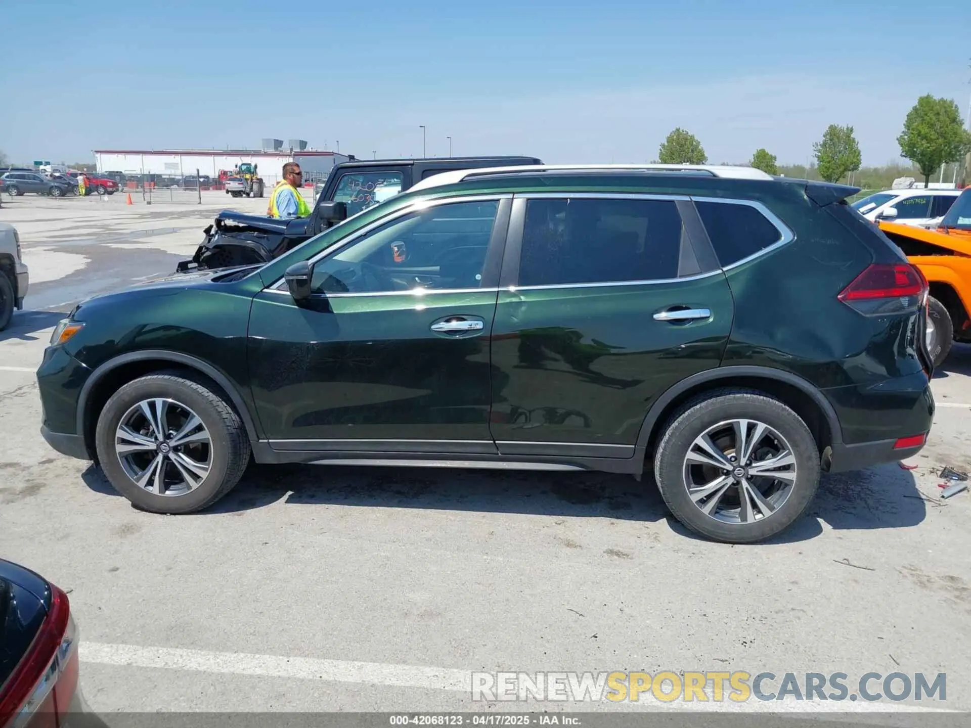 14 fotografías del automóvil dañado 5N1AT2MV9KC757926 NISSAN ROGUE 2019