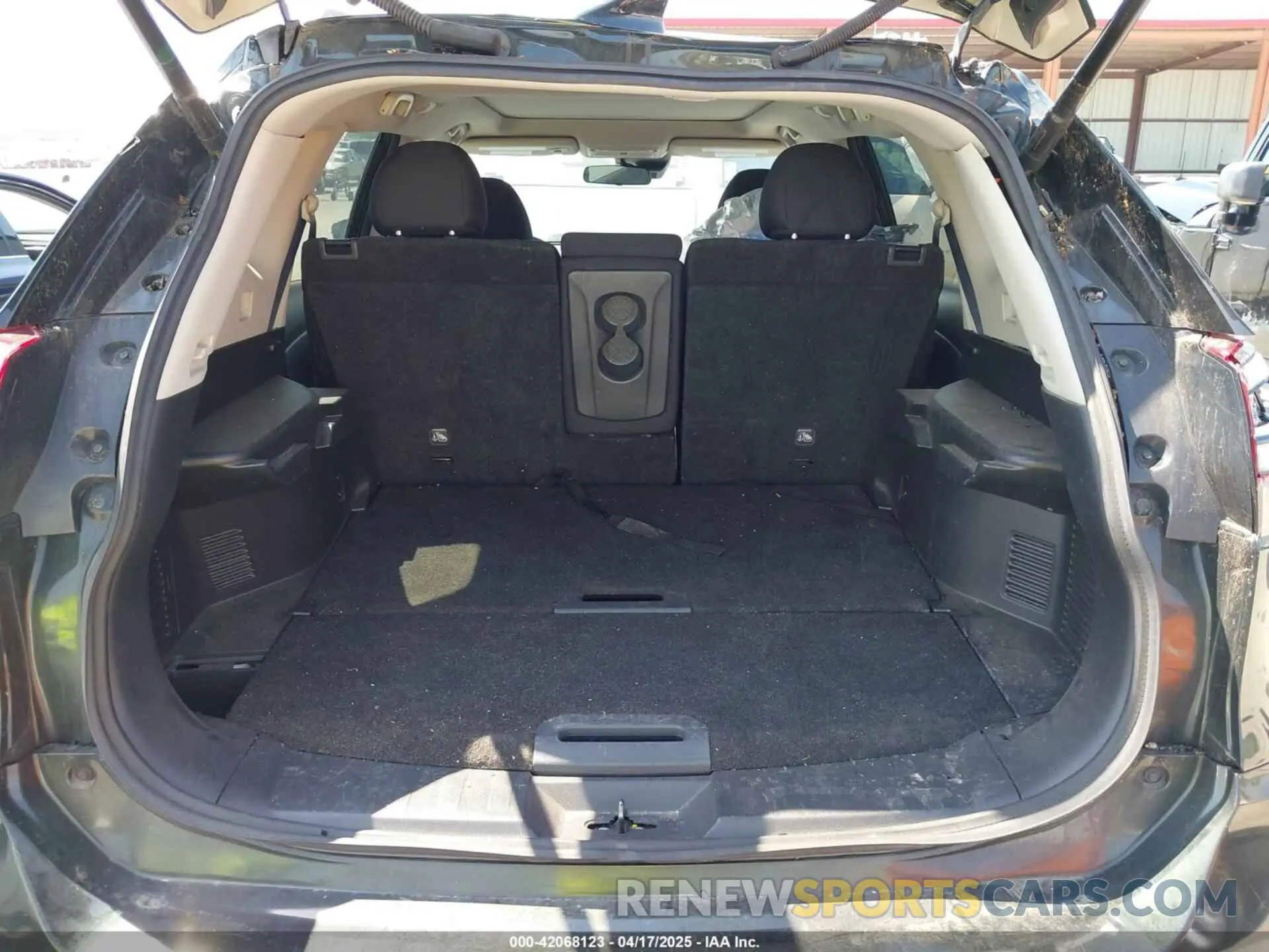 17 fotografías del automóvil dañado 5N1AT2MV9KC757926 NISSAN ROGUE 2019
