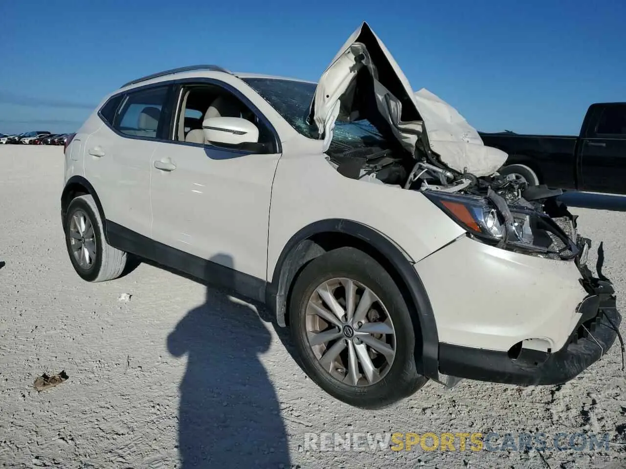 4 fotografías del automóvil dañado JN1BJ1CP0KW238132 NISSAN ROGUE 2019