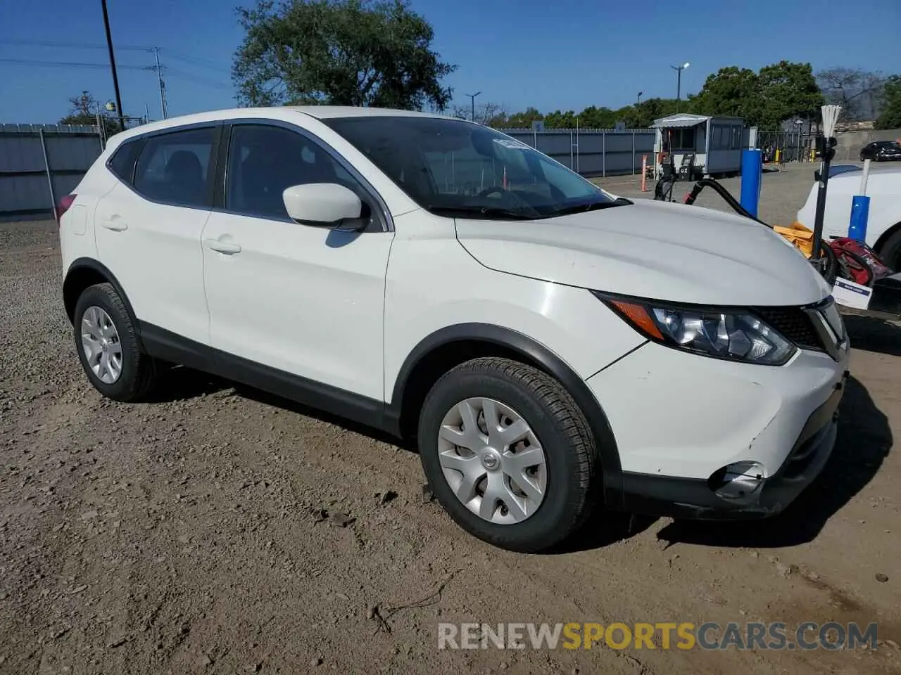 4 fotografías del automóvil dañado JN1BJ1CP2KW215984 NISSAN ROGUE 2019
