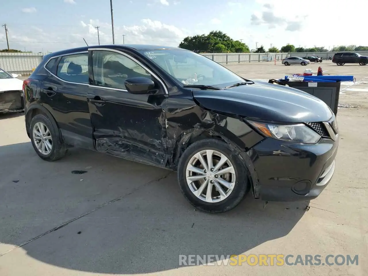 4 fotografías del automóvil dañado JN1BJ1CP2KW527447 NISSAN ROGUE 2019