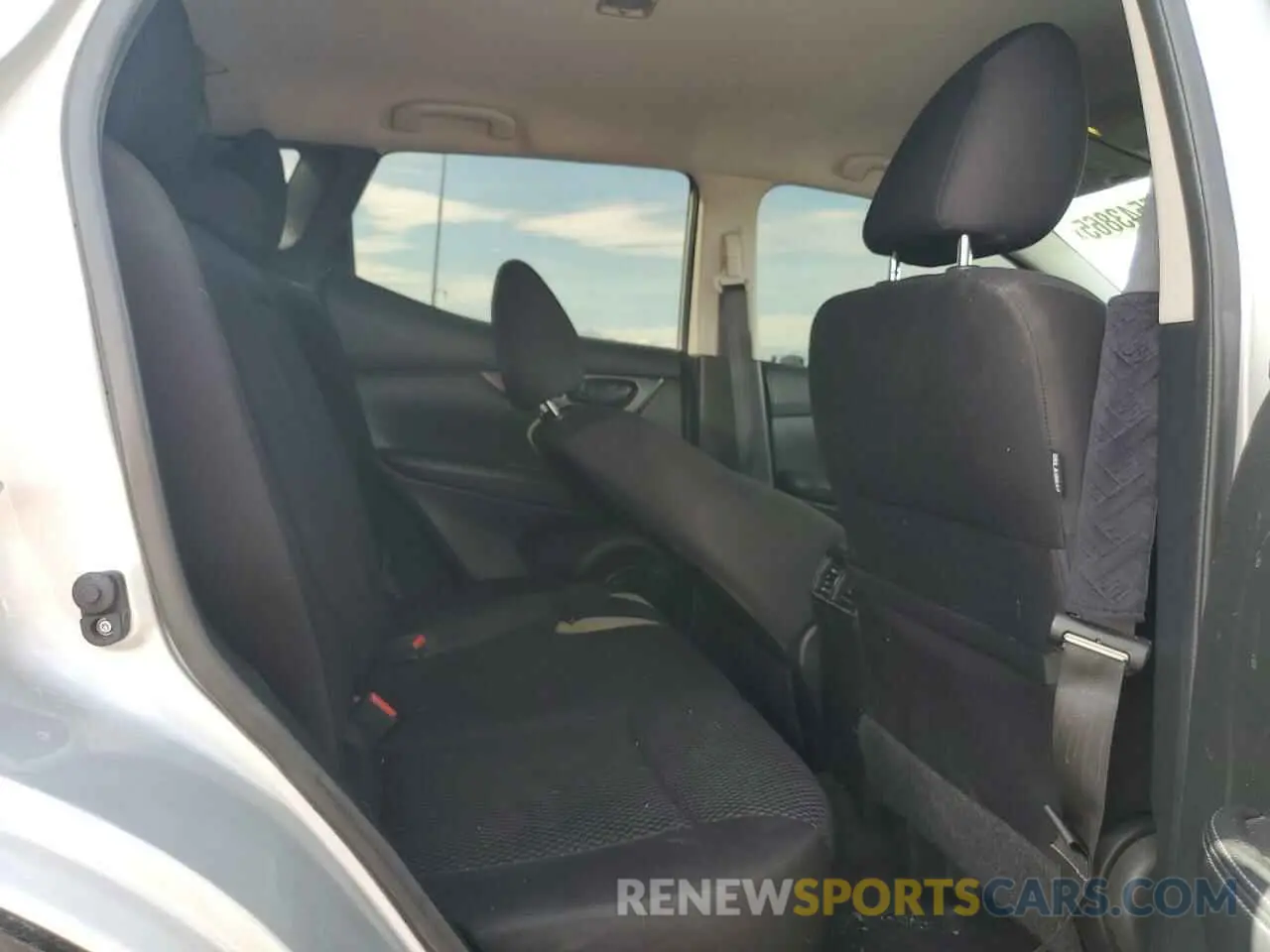 11 fotografías del automóvil dañado JN1BJ1CP4KW216991 NISSAN ROGUE 2019