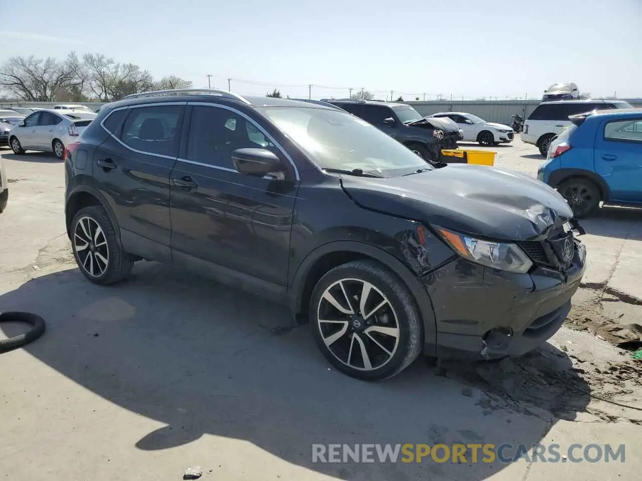 4 fotografías del automóvil dañado JN1BJ1CP8KW528313 NISSAN ROGUE 2019