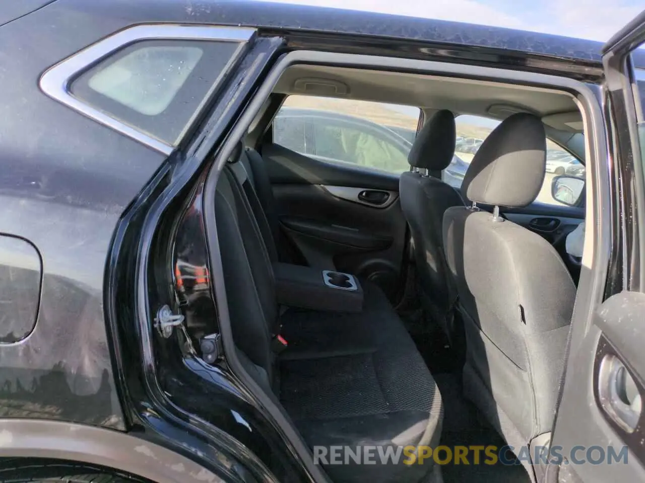 10 fotografías del automóvil dañado JN1BJ1CR0KW335557 NISSAN ROGUE 2019