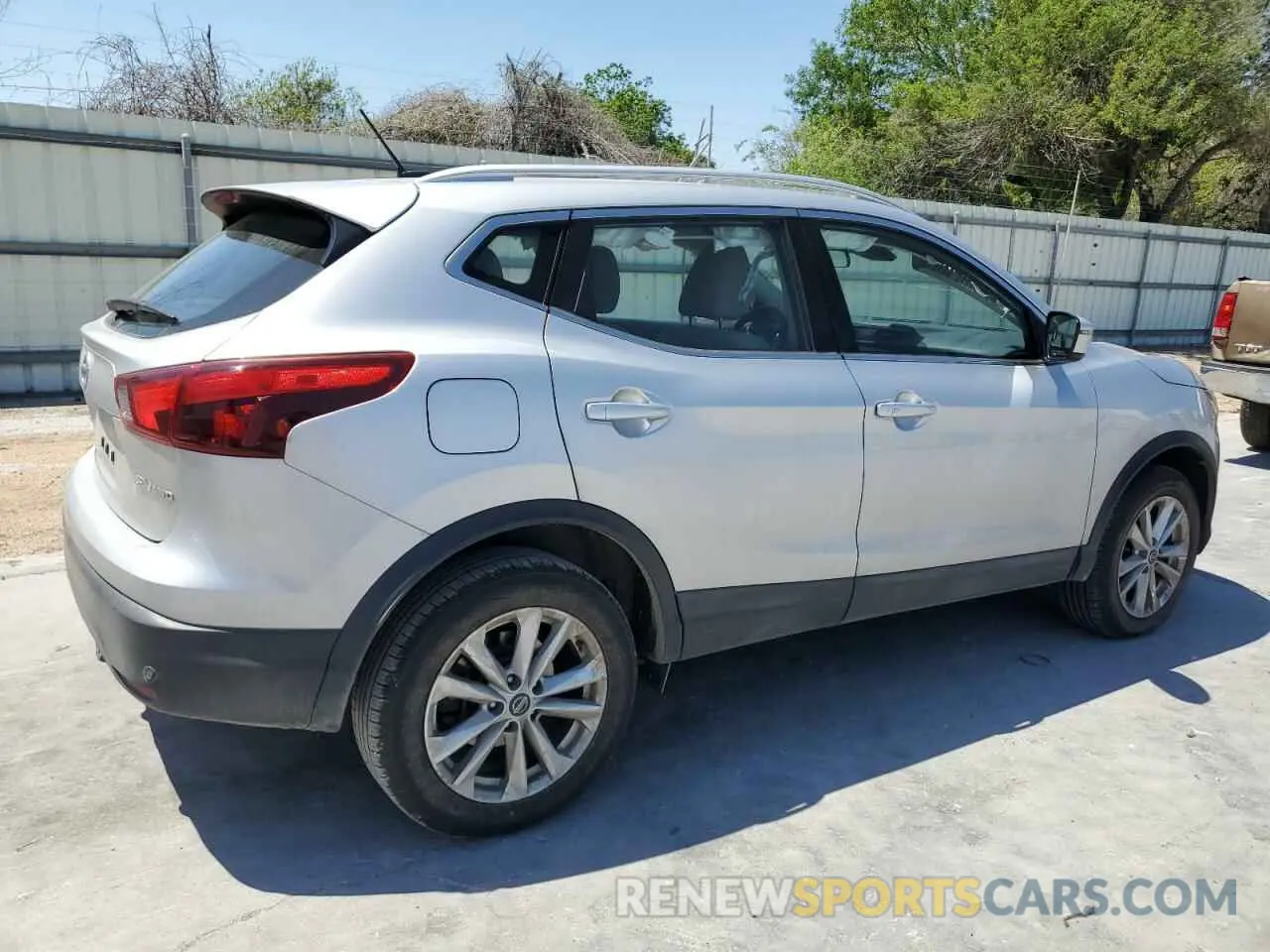 3 fotografías del automóvil dañado JN1BJ1CR6KW630338 NISSAN ROGUE 2019