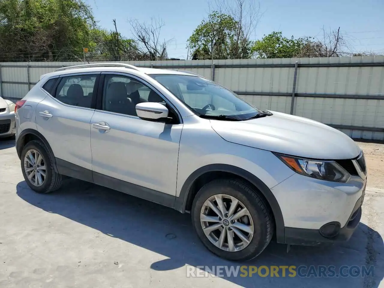 4 fotografías del automóvil dañado JN1BJ1CR6KW630338 NISSAN ROGUE 2019