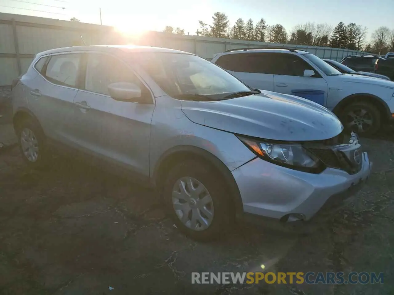 4 fotografías del automóvil dañado JN1BJ1CR7KW314737 NISSAN ROGUE 2019