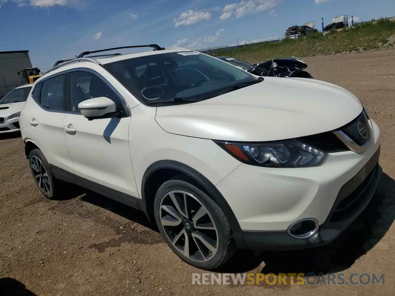 4 fotografías del automóvil dañado JN1BJ1CR7KW315886 NISSAN ROGUE 2019
