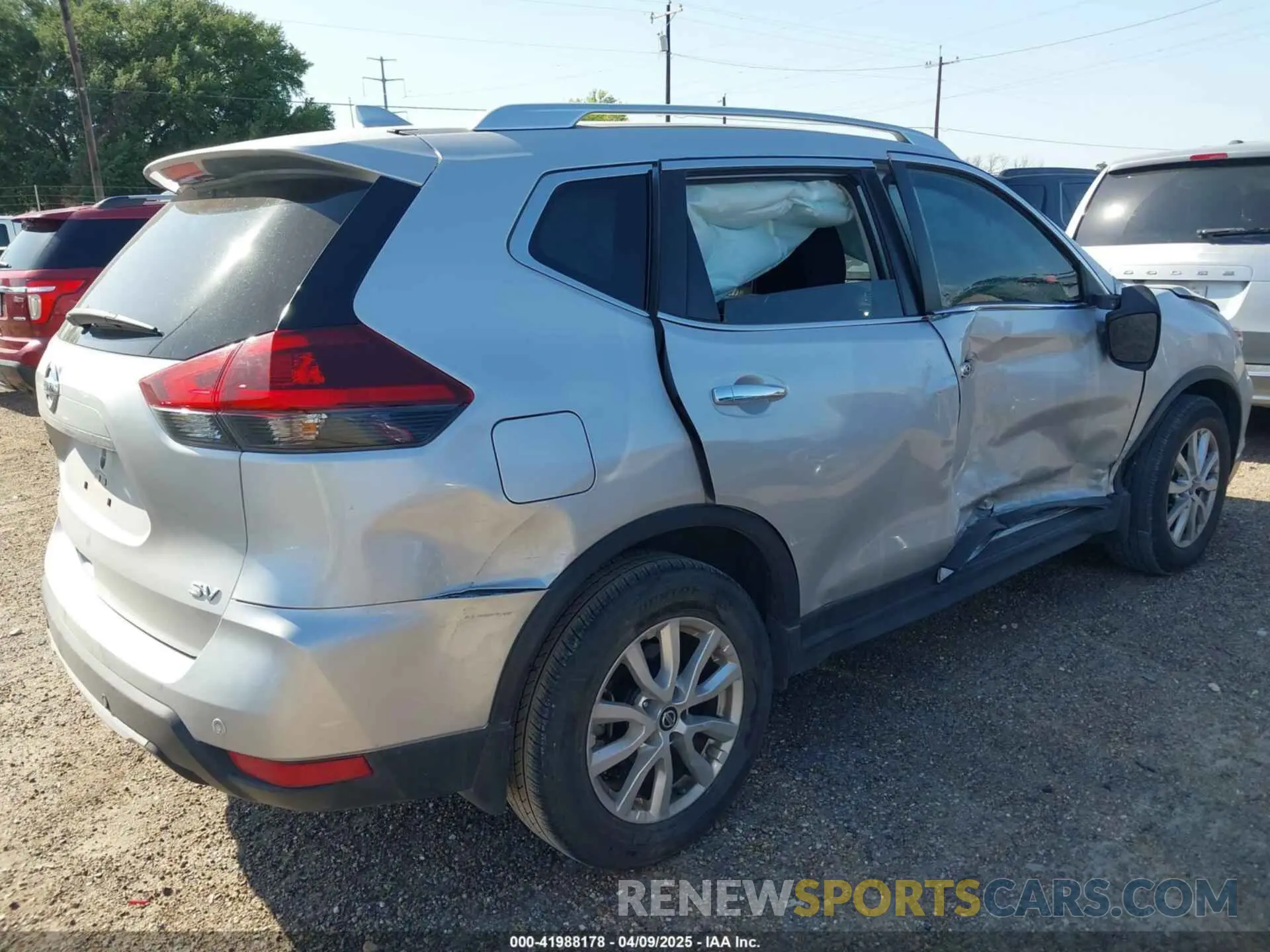 4 fotografías del automóvil dañado JN8AT2MT0KW258034 NISSAN ROGUE 2019