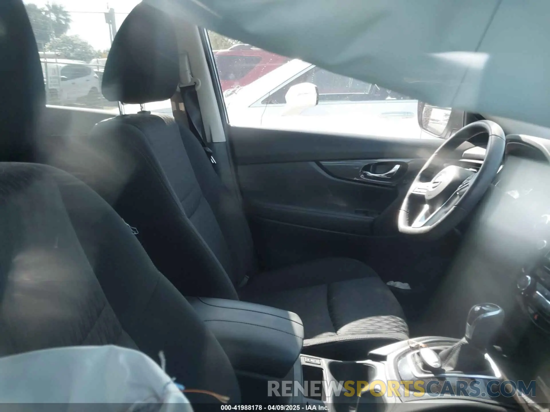 5 fotografías del automóvil dañado JN8AT2MT0KW258034 NISSAN ROGUE 2019