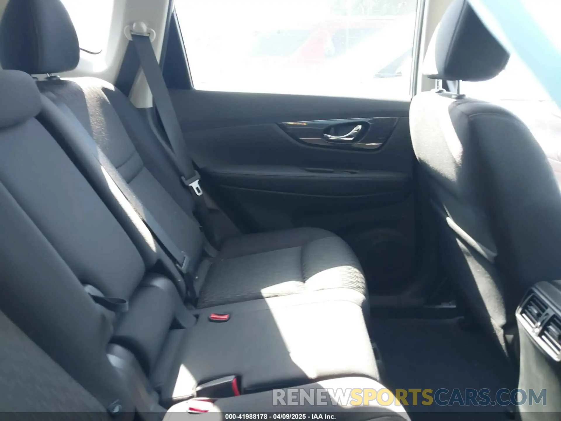 8 fotografías del automóvil dañado JN8AT2MT0KW258034 NISSAN ROGUE 2019