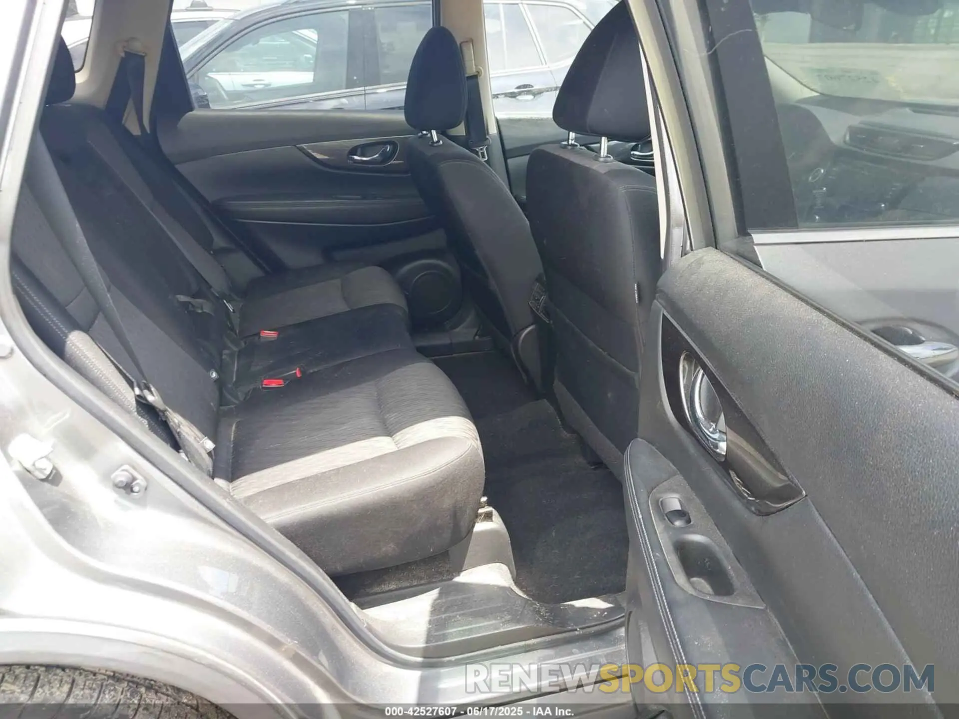 8 fotografías del automóvil dañado JN8AT2MT3KW259839 NISSAN ROGUE 2019