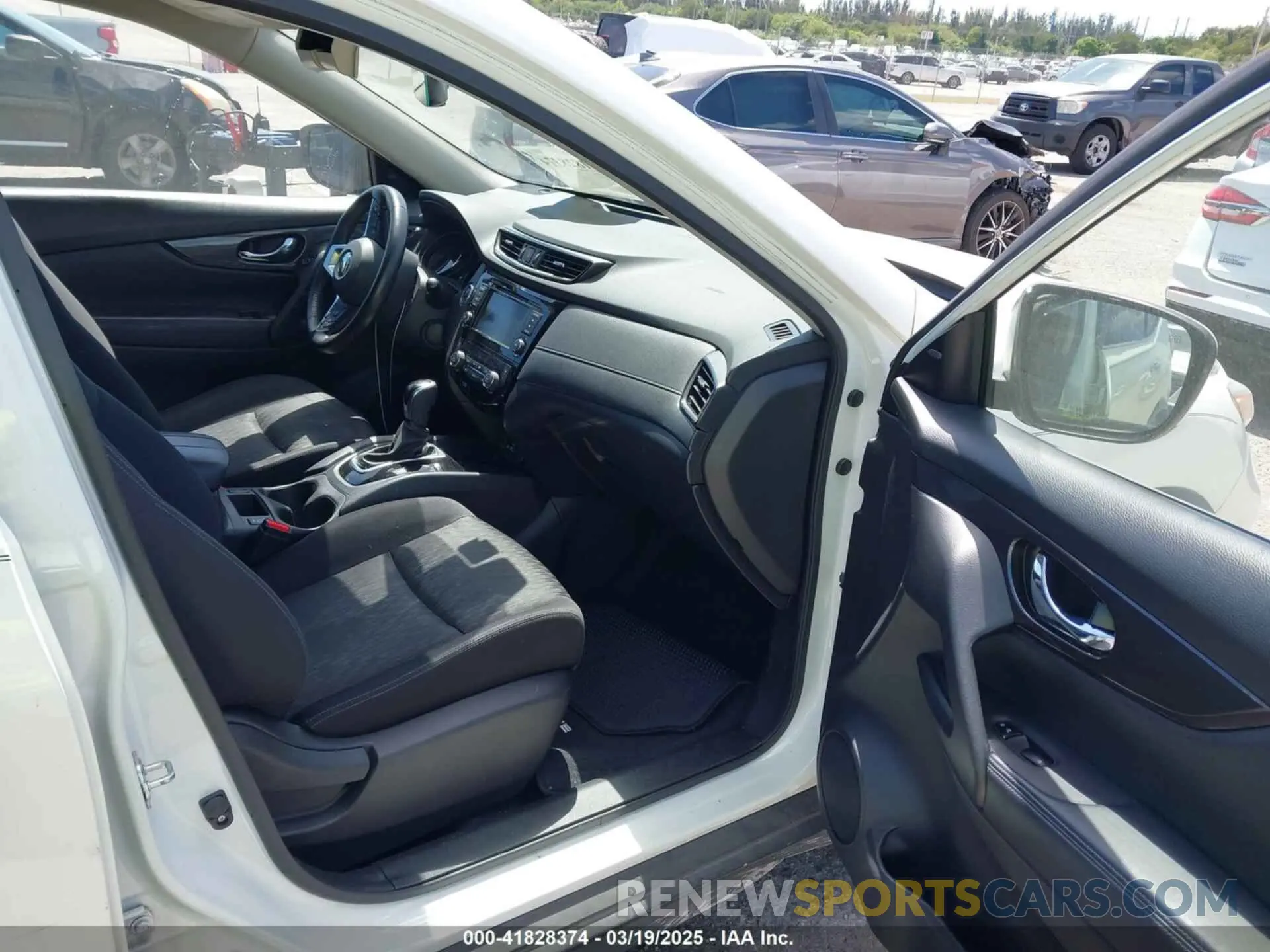 5 fotografías del automóvil dañado JN8AT2MT4KW261907 NISSAN ROGUE 2019