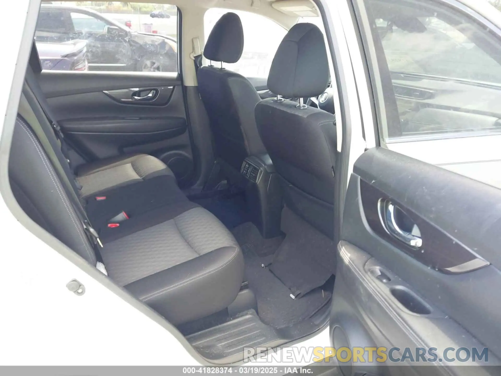 8 fotografías del automóvil dañado JN8AT2MT4KW261907 NISSAN ROGUE 2019