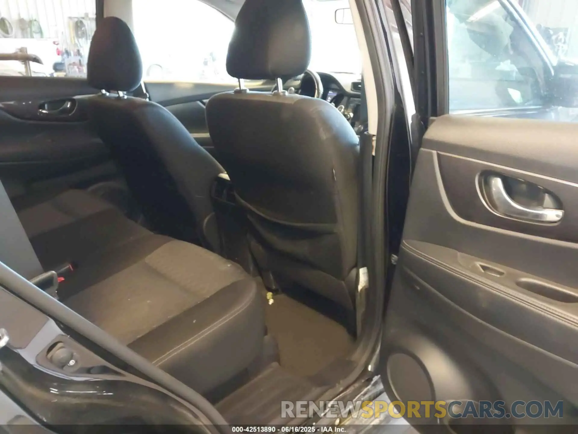 8 fotografías del automóvil dañado JN8AT2MV0KW379339 NISSAN ROGUE 2019