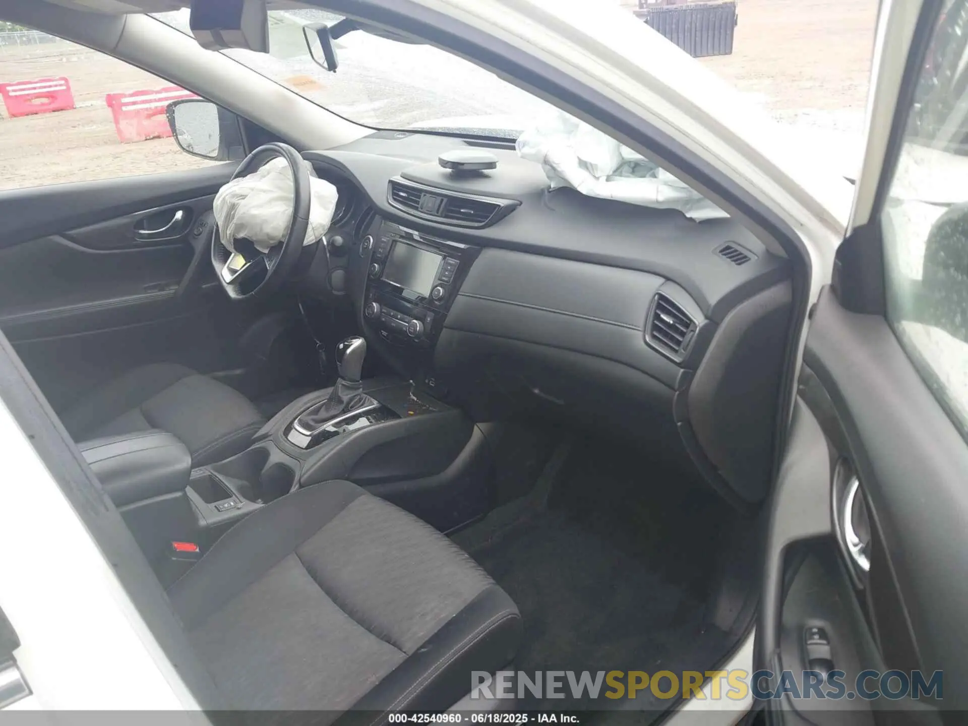 5 fotografías del automóvil dañado JN8AT2MV1KW371346 NISSAN ROGUE 2019