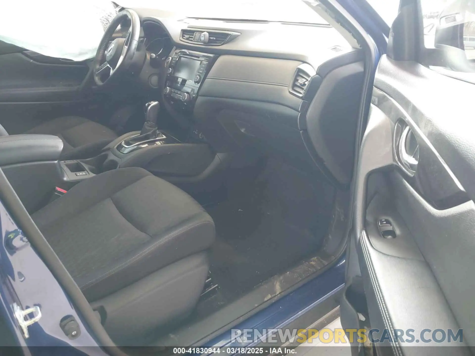 5 fotografías del automóvil dañado JN8AT2MV3KW383093 NISSAN ROGUE 2019