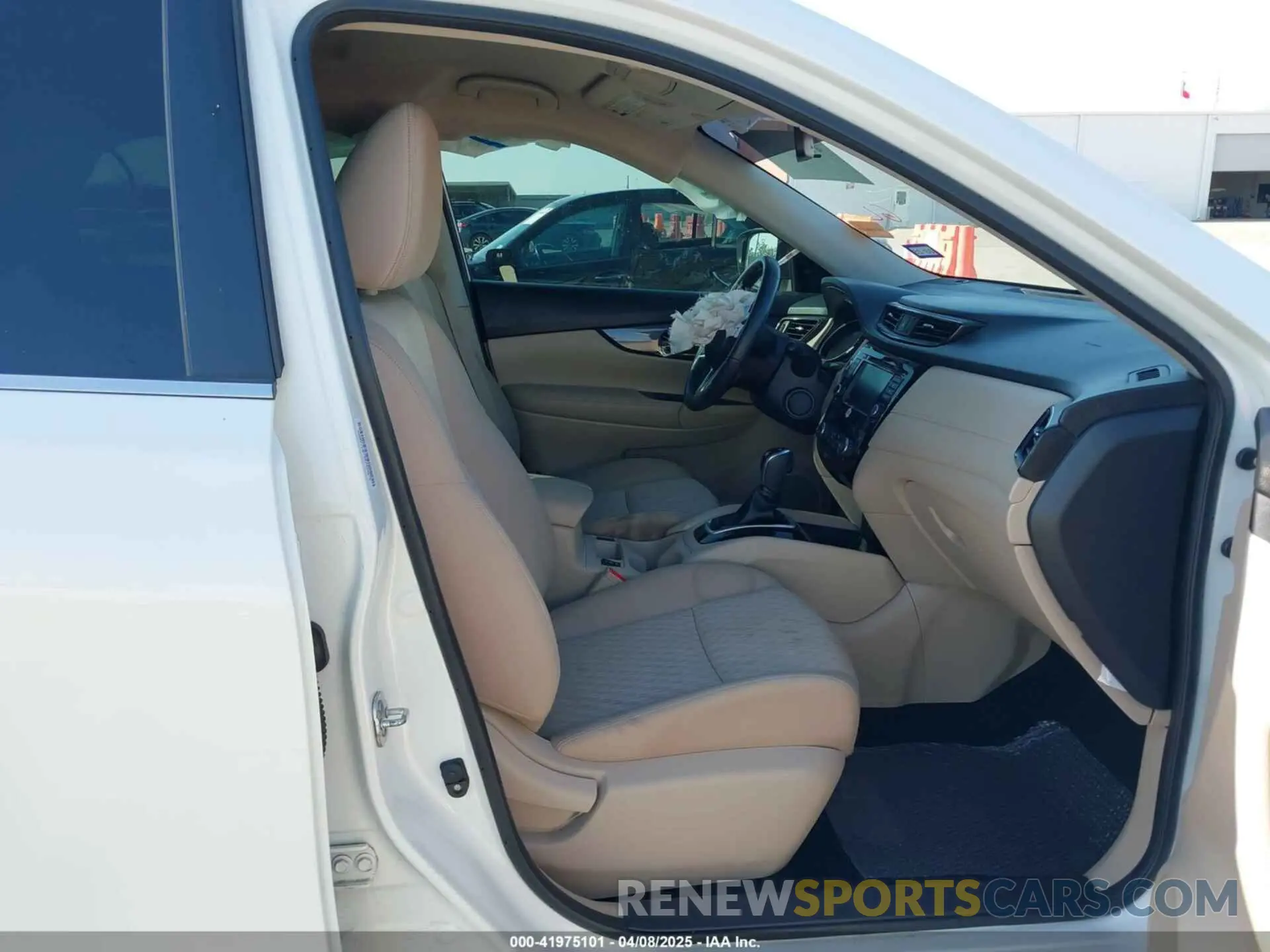5 fotografías del automóvil dañado KNMAT2MTXKP554619 NISSAN ROGUE 2019