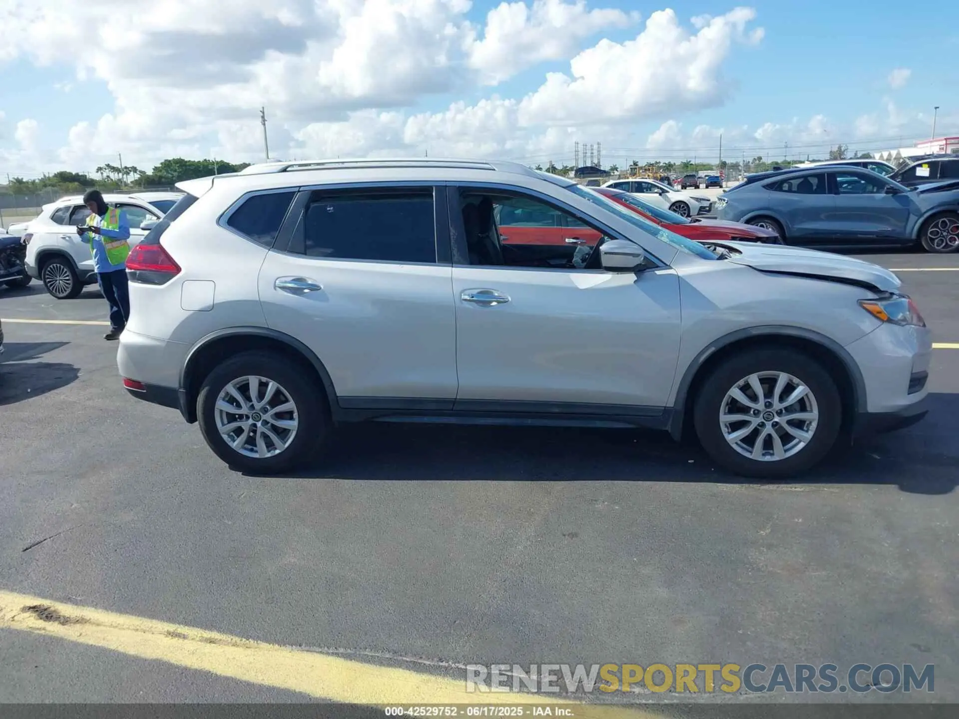 13 fotografías del automóvil dañado KNMAT2MT0LP515412 NISSAN ROGUE 2020
