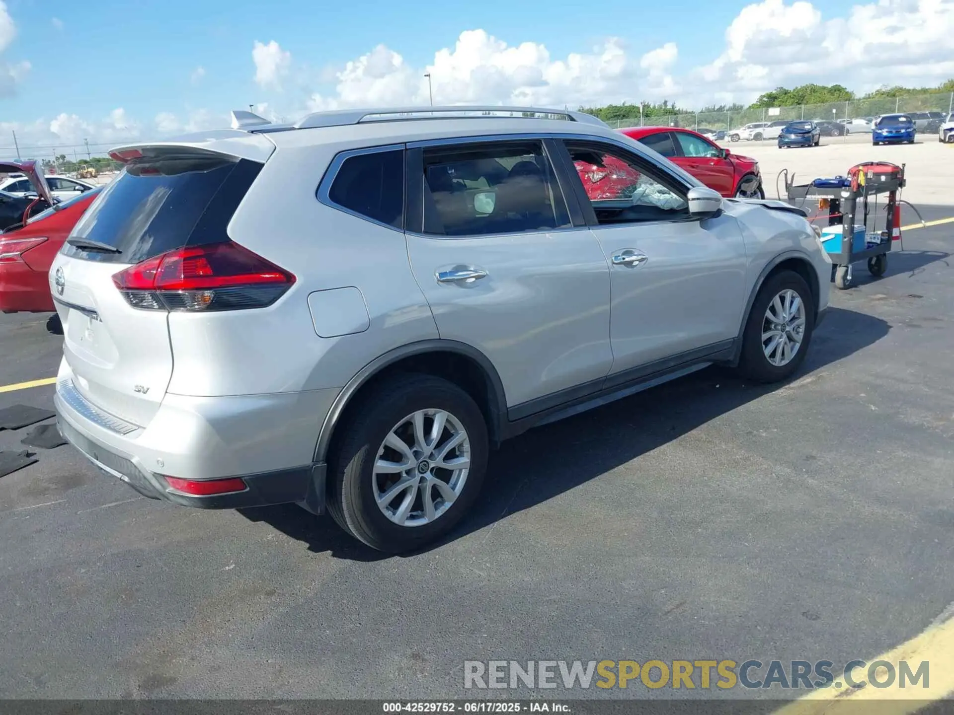 4 fotografías del automóvil dañado KNMAT2MT0LP515412 NISSAN ROGUE 2020