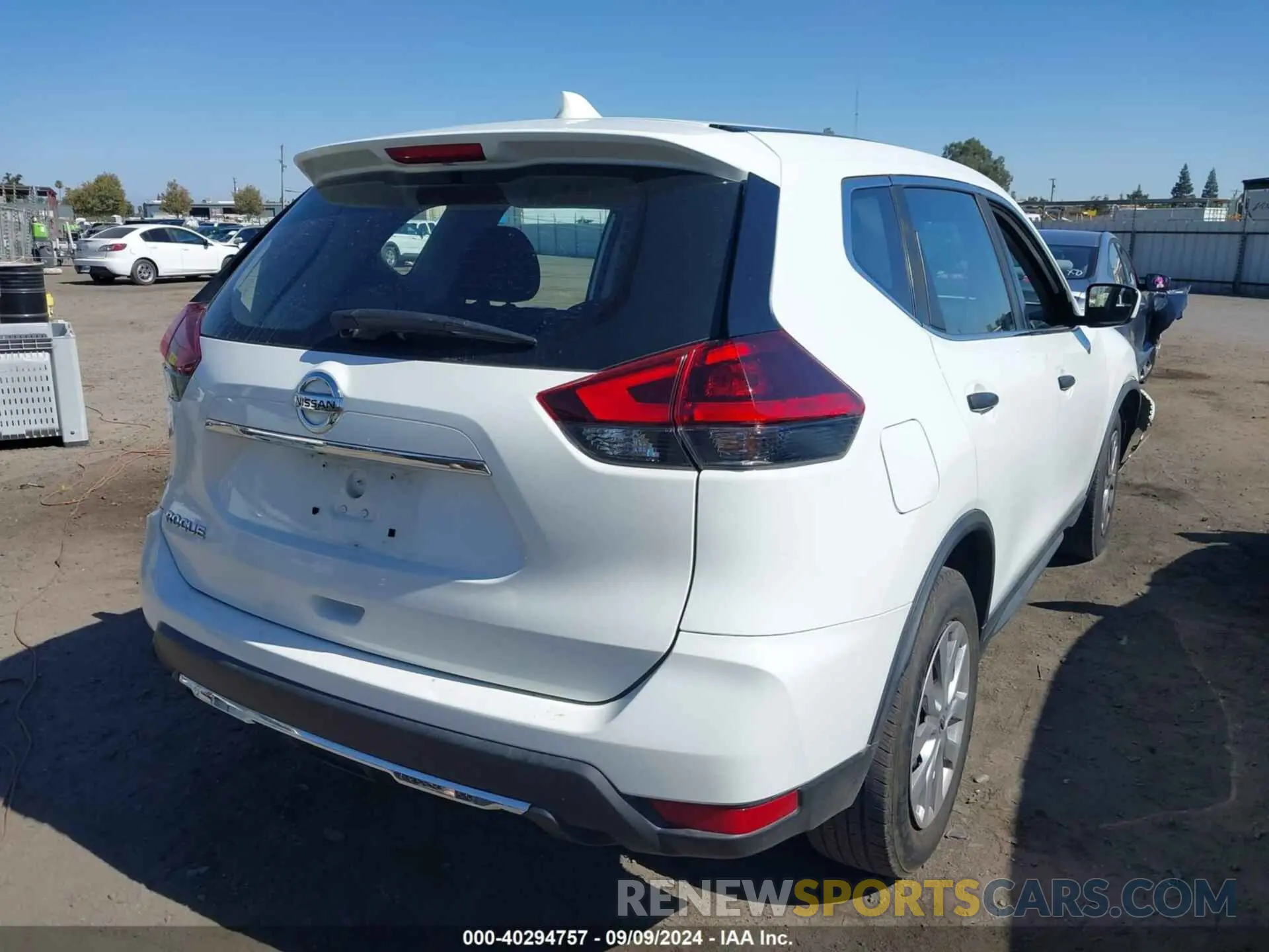 4 fotografías del automóvil dañado KNMAT2MT2LP533409 NISSAN ROGUE 2020