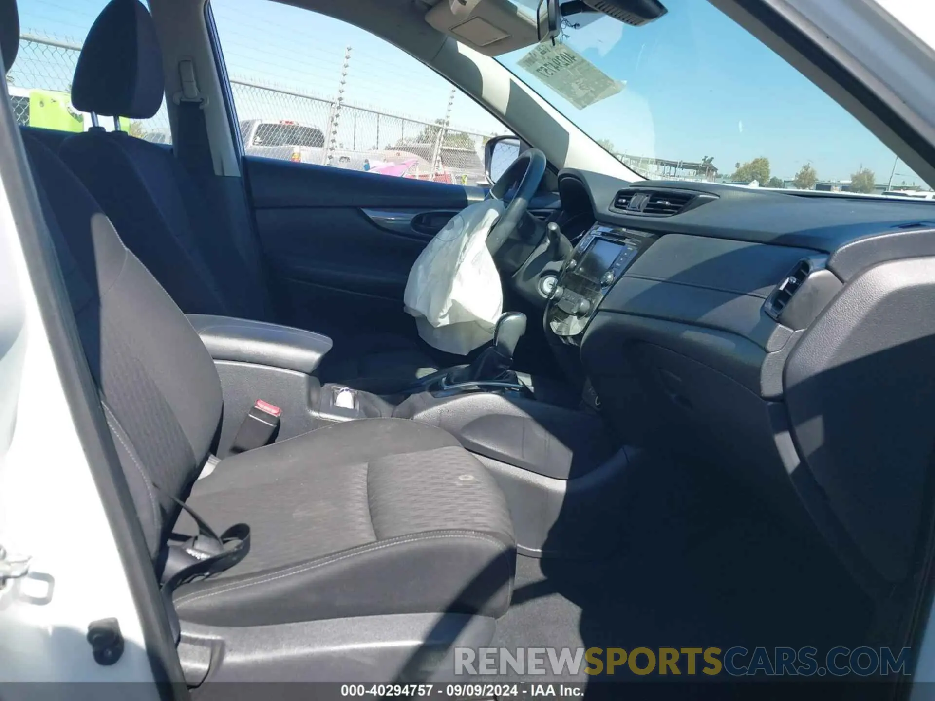 5 fotografías del automóvil dañado KNMAT2MT2LP533409 NISSAN ROGUE 2020