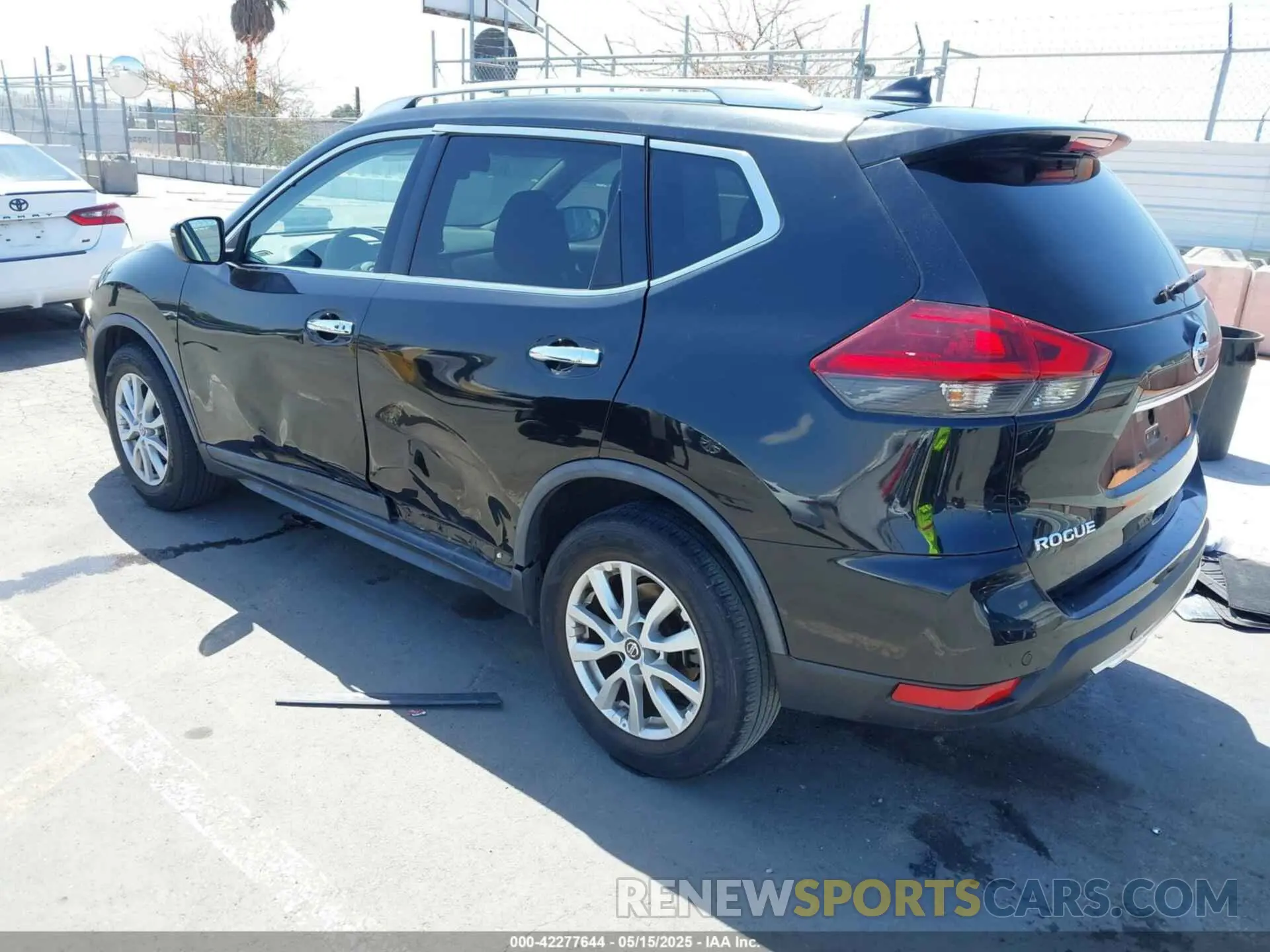 3 fotografías del automóvil dañado KNMAT2MT4LP526705 NISSAN ROGUE 2020