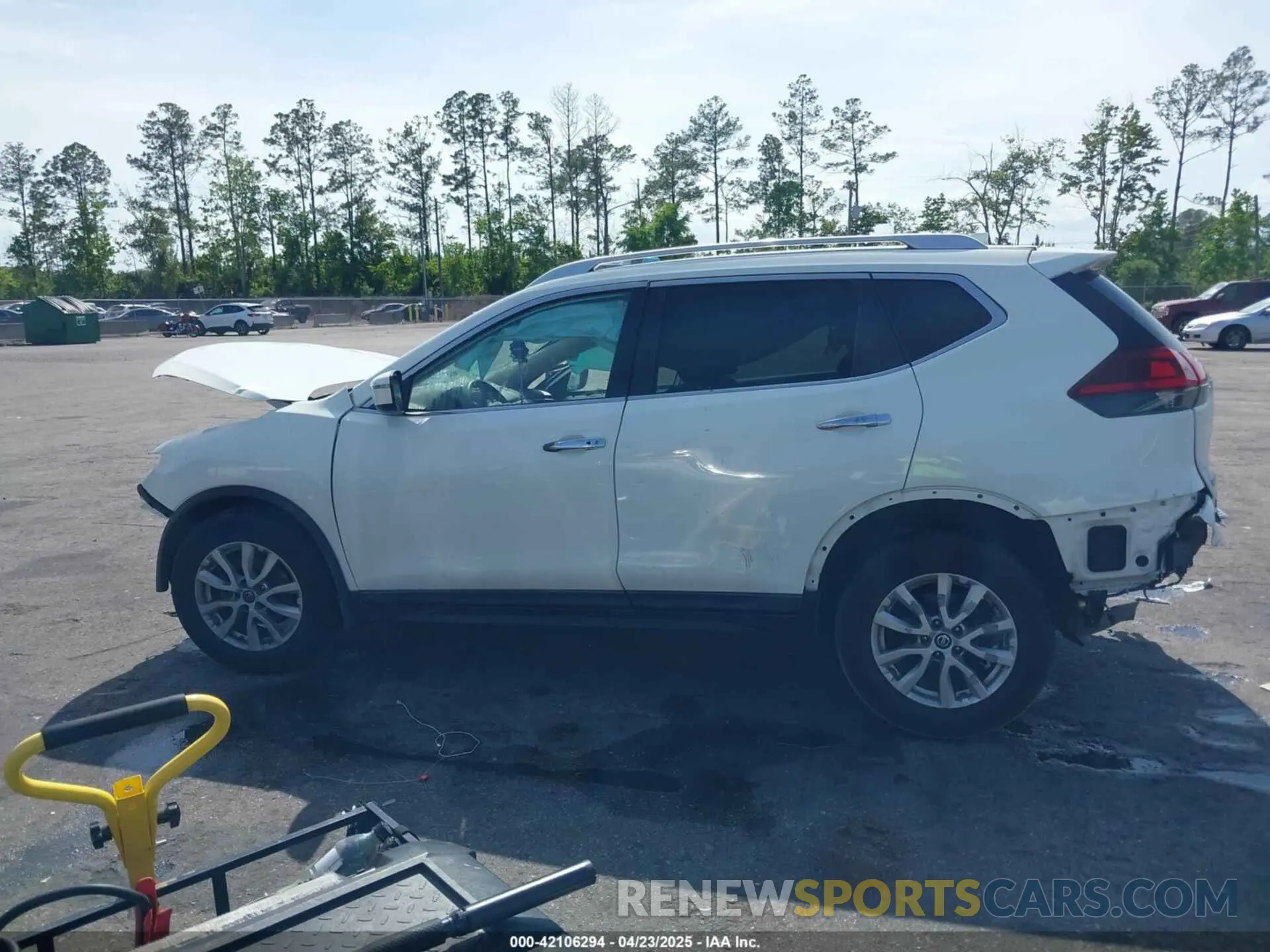 13 fotografías del automóvil dañado KNMAT2MT8LP524584 NISSAN ROGUE 2020