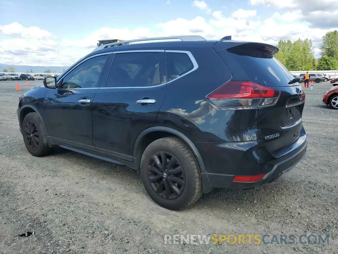 2 fotografías del automóvil dañado KNMAT2MV2LP516000 NISSAN ROGUE 2020