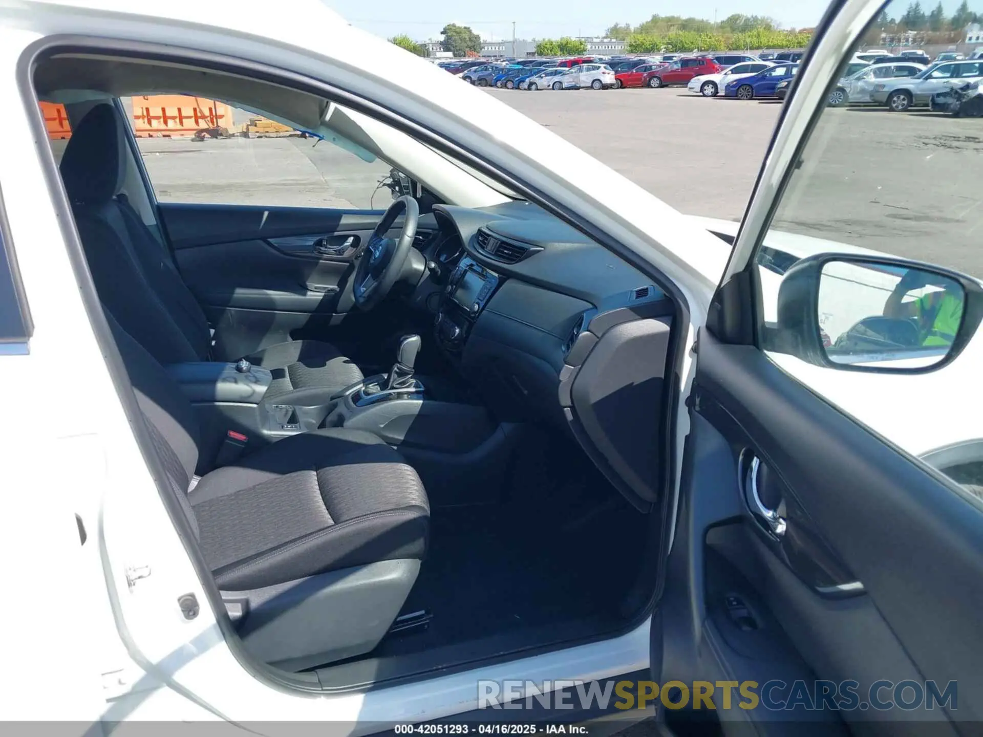 5 fotografías del automóvil dañado KNMAT2MV3LP506771 NISSAN ROGUE 2020