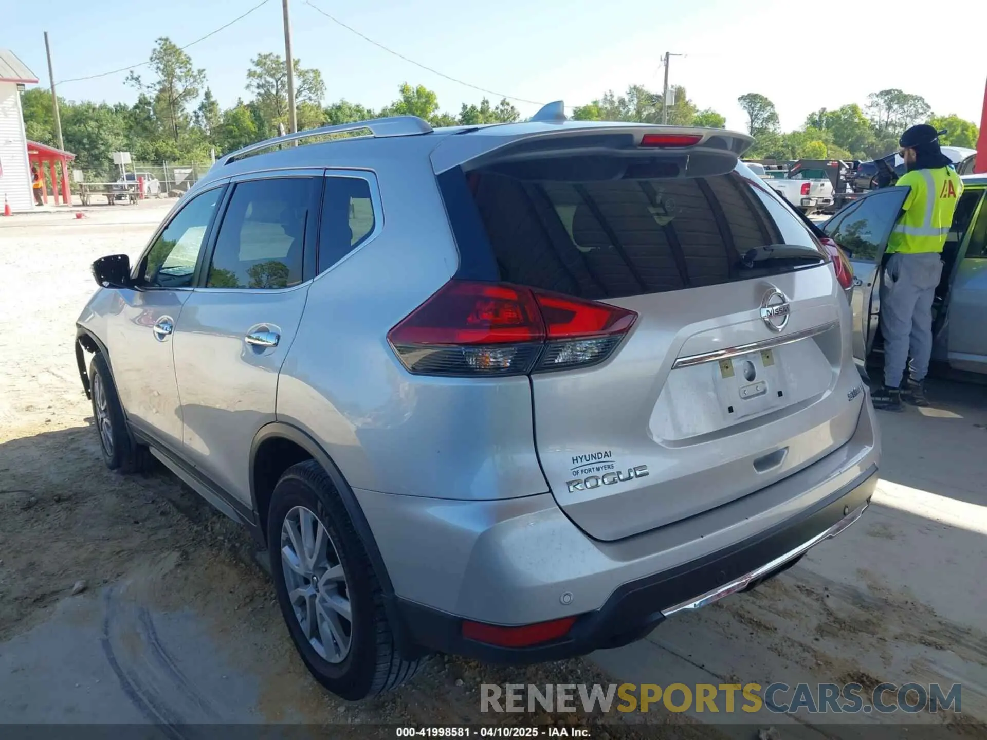 3 fotografías del automóvil dañado KNMAT2MV8LP512680 NISSAN ROGUE 2020