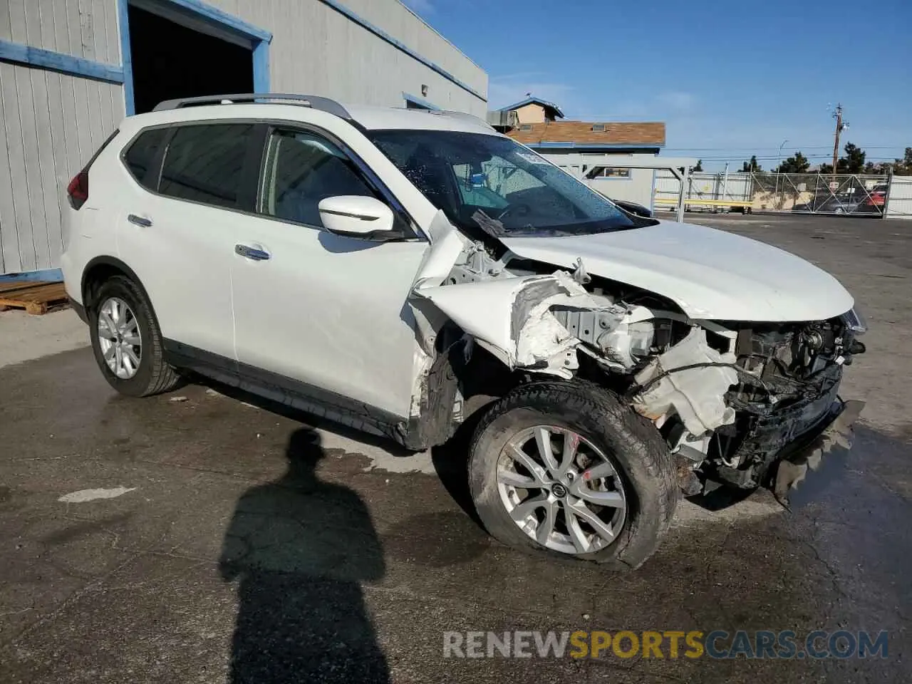 4 fotografías del automóvil dañado KNMAT2MVXLP537774 NISSAN ROGUE 2020
