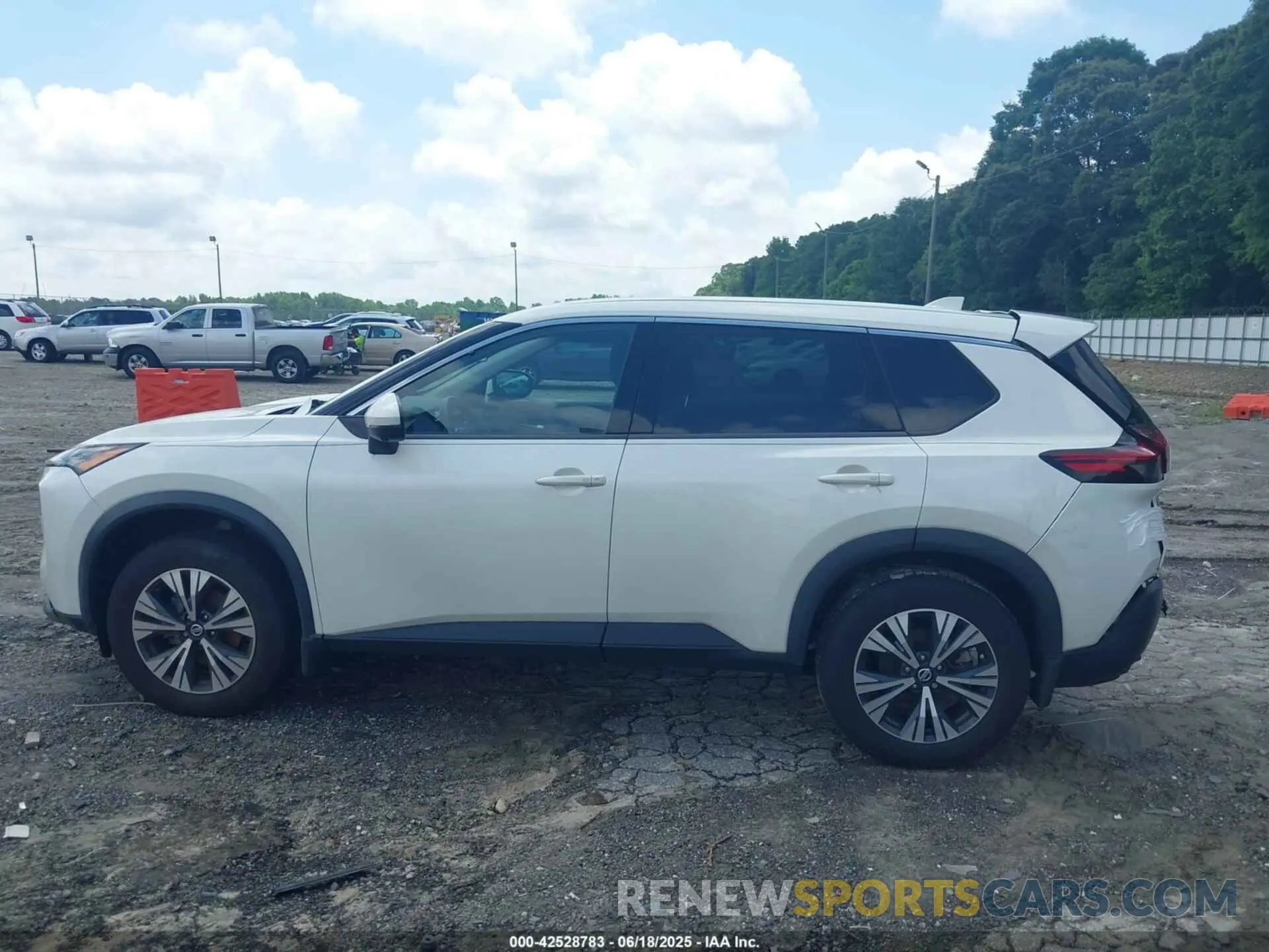 14 fotografías del automóvil dañado 5N1AT3BA4MC695263 NISSAN ROGUE 2021