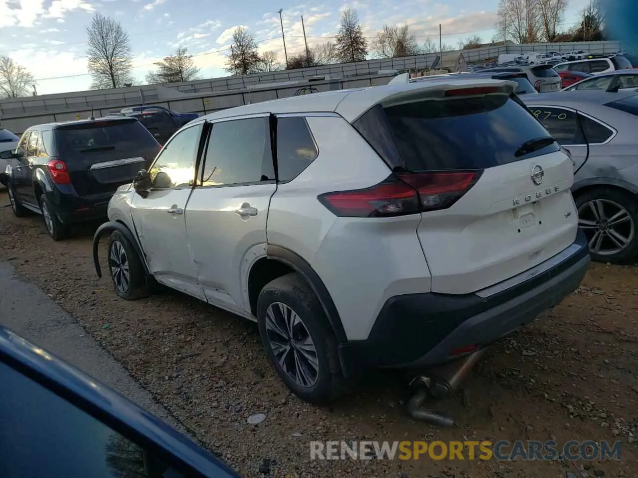2 fotografías del automóvil dañado 5N1AT3BA5MC823252 NISSAN ROGUE 2021