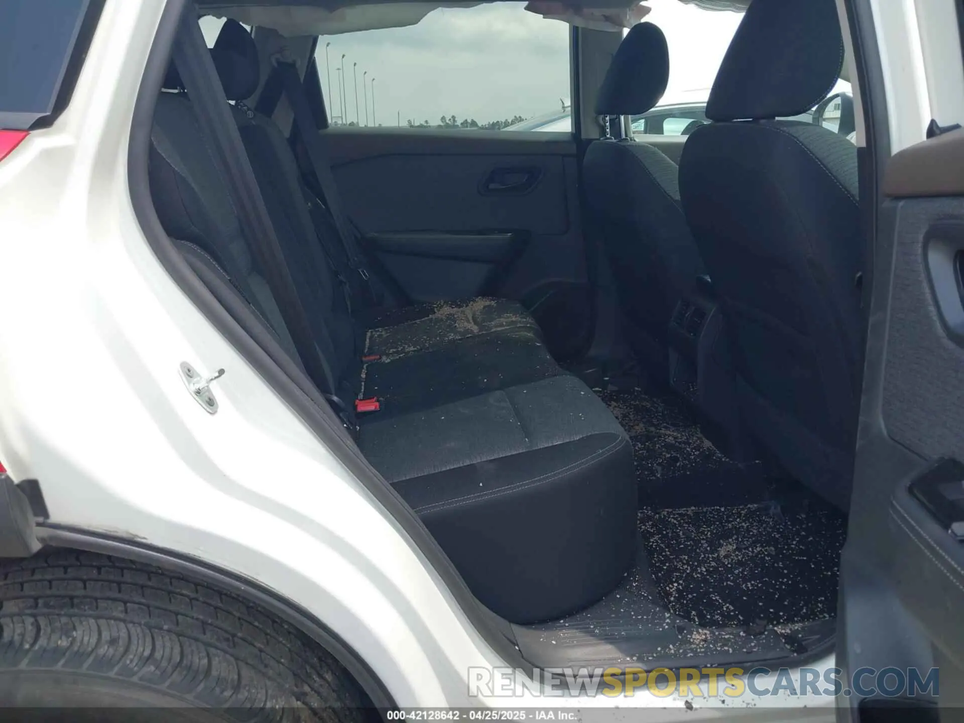 8 fotografías del automóvil dañado 5N1BT3AA2NC714237 NISSAN ROGUE 2022