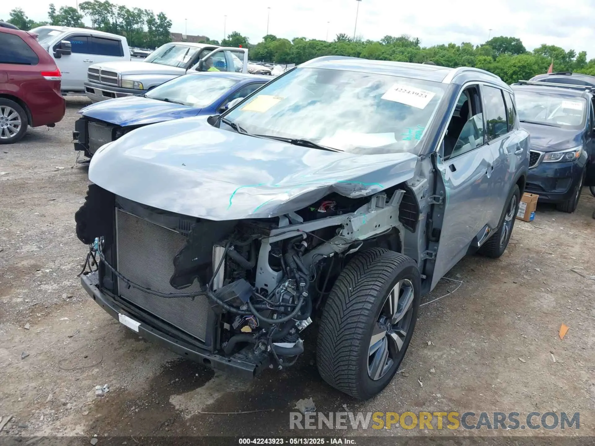 2 fotografías del automóvil dañado 5N1BT3CA4NC708940 NISSAN ROGUE 2022