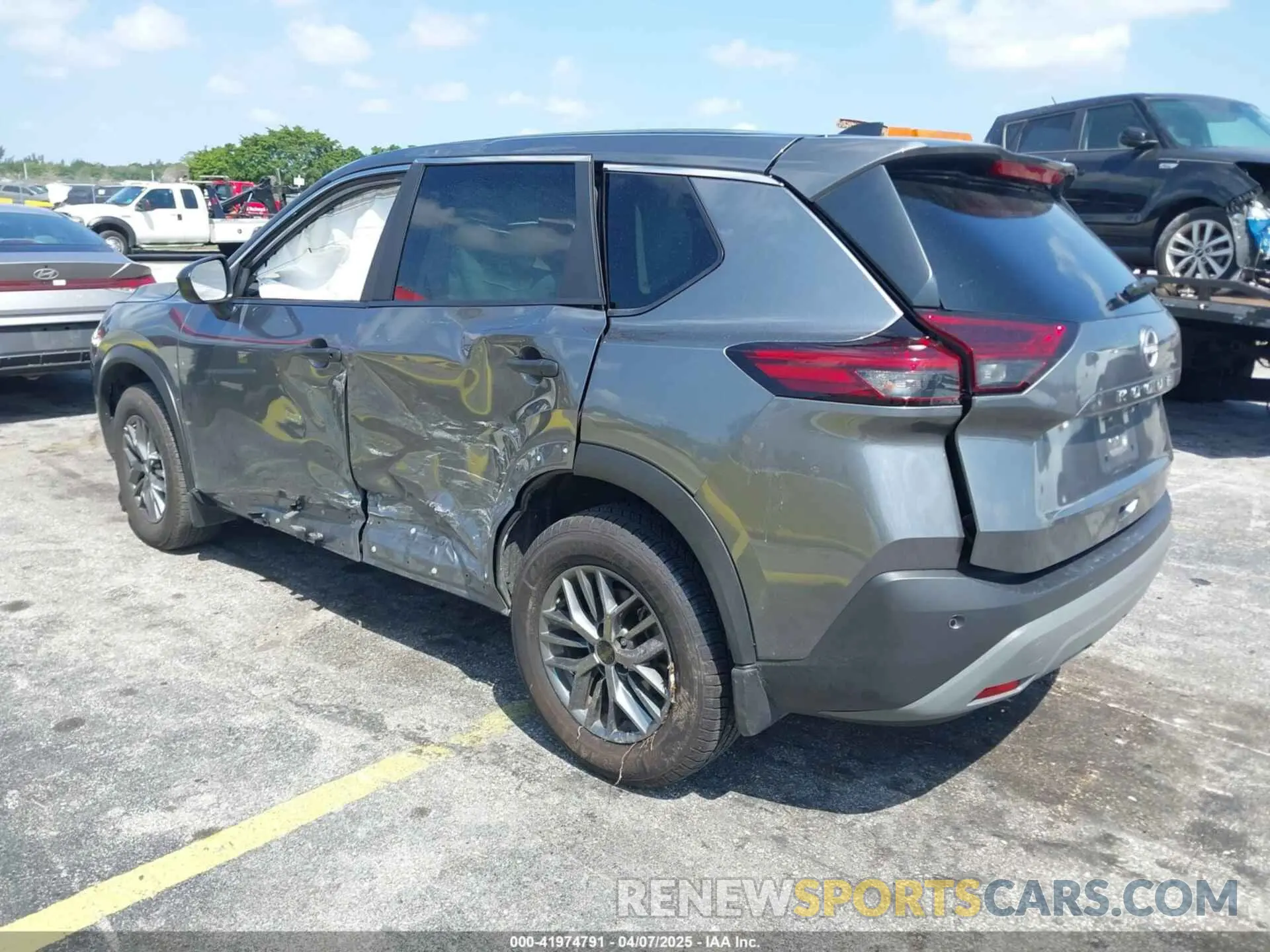 3 fotografías del automóvil dañado 5N1BT3AA1PC882700 NISSAN ROGUE 2023