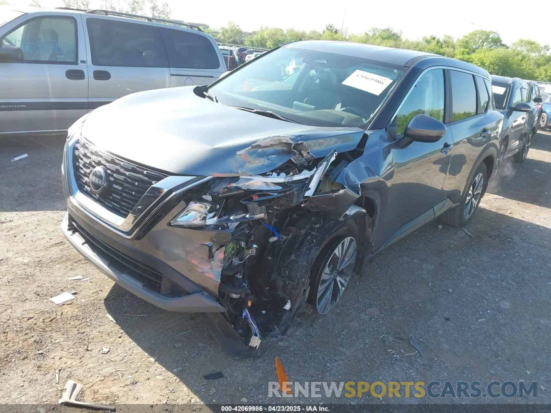 2 fotografías del automóvil dañado 5N1BT3BA3PC750441 NISSAN ROGUE 2023
